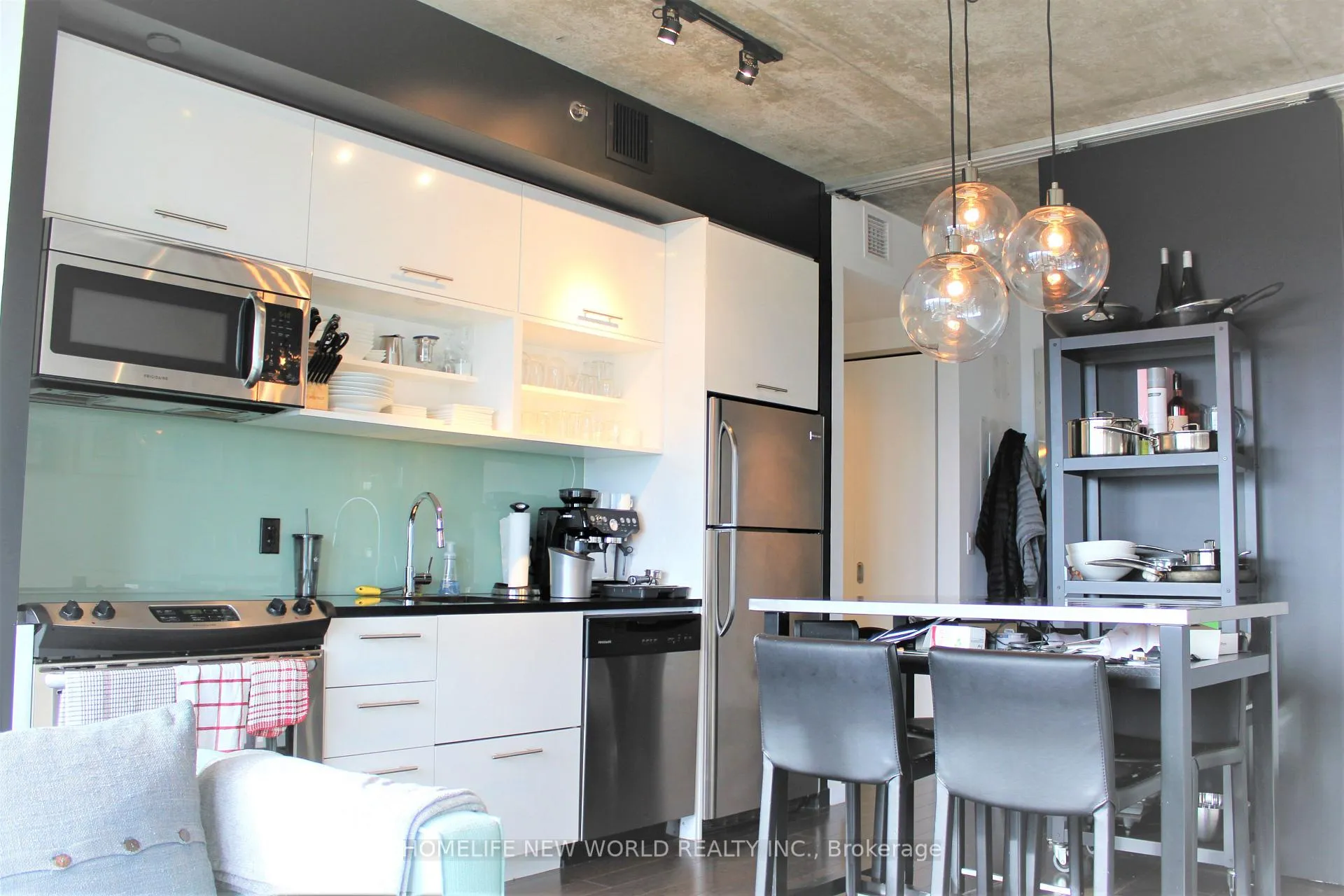 Photo 2 of Unit 1110, 51 Trolley Crescent, Toronto, Moss Park — HOMEH