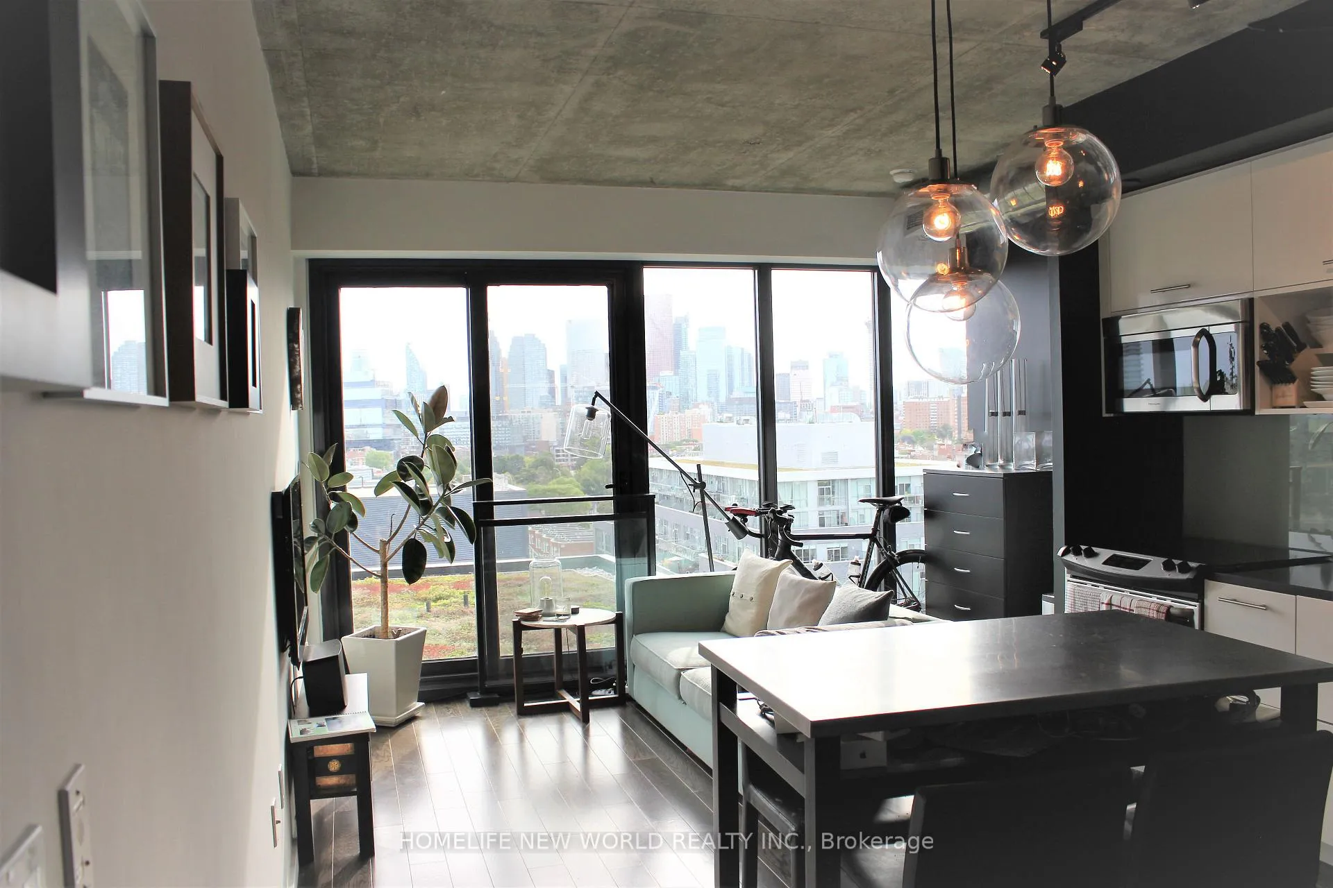 Photo 3 of Unit 1110, 51 Trolley Crescent, Toronto, Moss Park — HOMEH