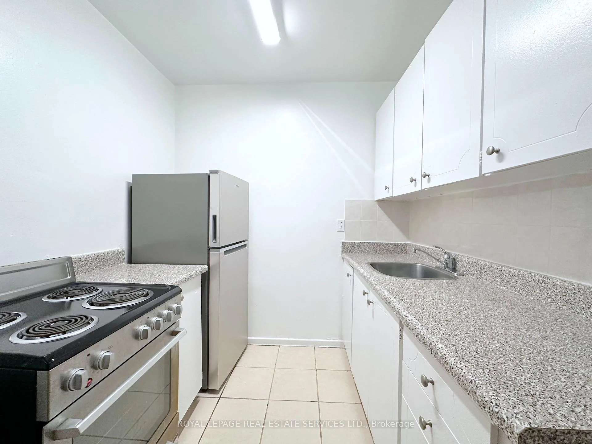 Photo 3 of Unit 716, 135 Rose Avenue, Toronto, North St. James Town — HOMEH