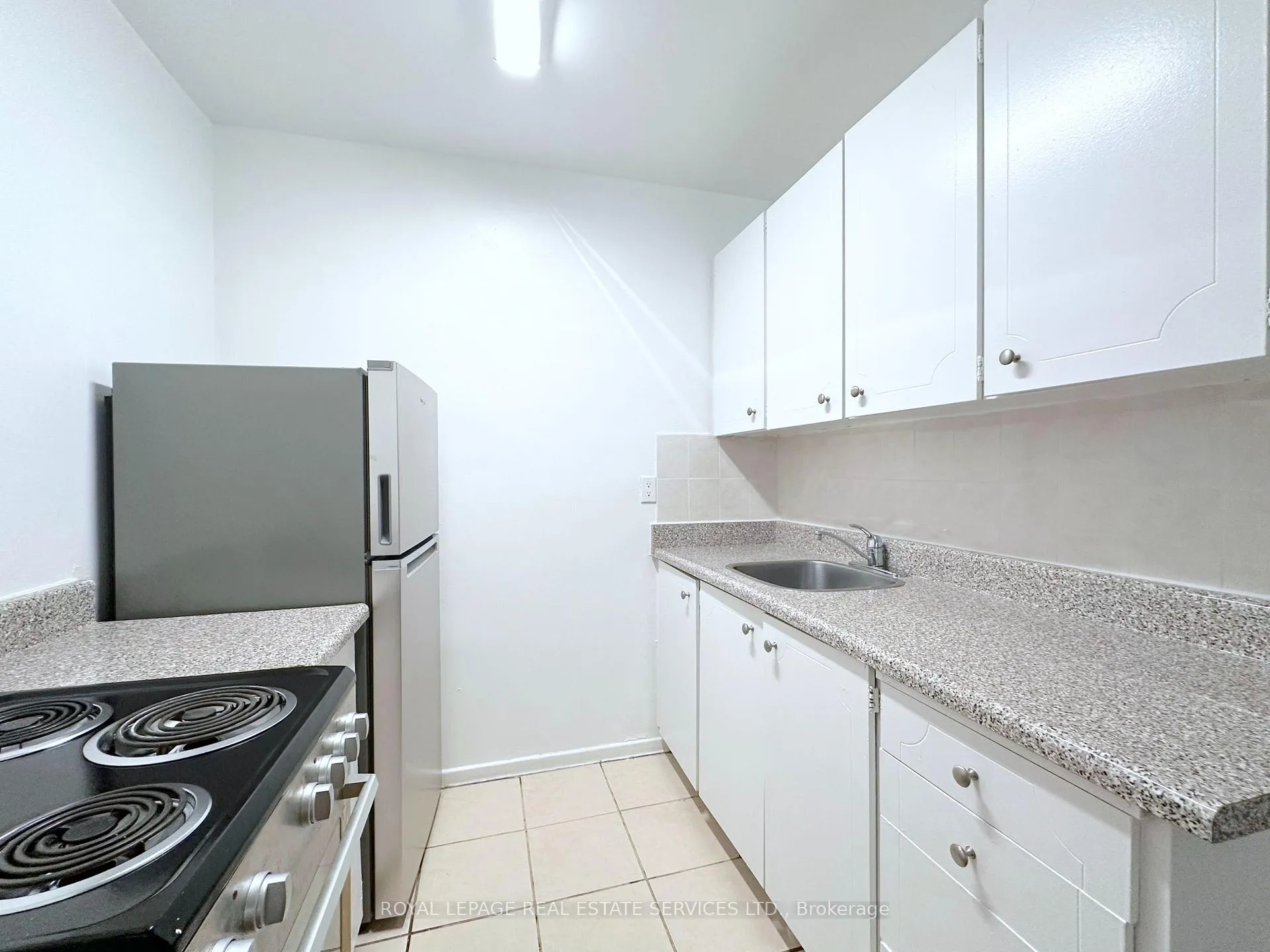 Photo 4 of Unit 716, 135 Rose Avenue, Toronto, North St. James Town — HOMEH
