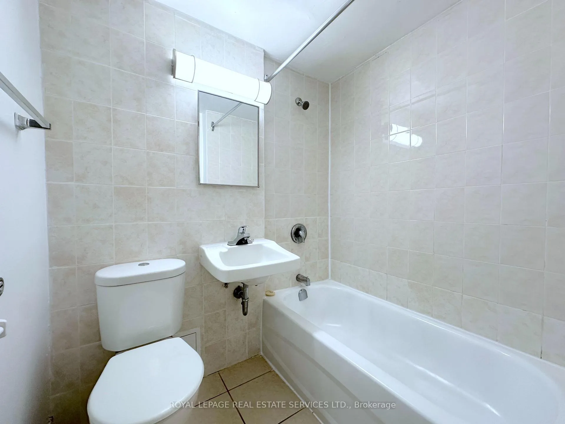 Photo 7 of Unit 716, 135 Rose Avenue, Toronto, North St. James Town — HOMEH