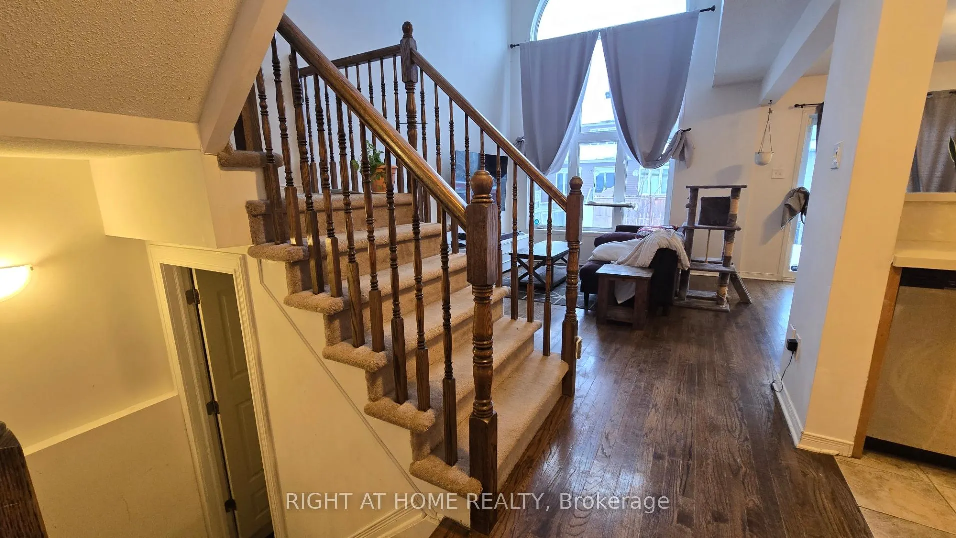 Photo 8 of 119 Romina Street, Ottawa, Kanata - Emerald Meadows/Trailwest — HOMEH