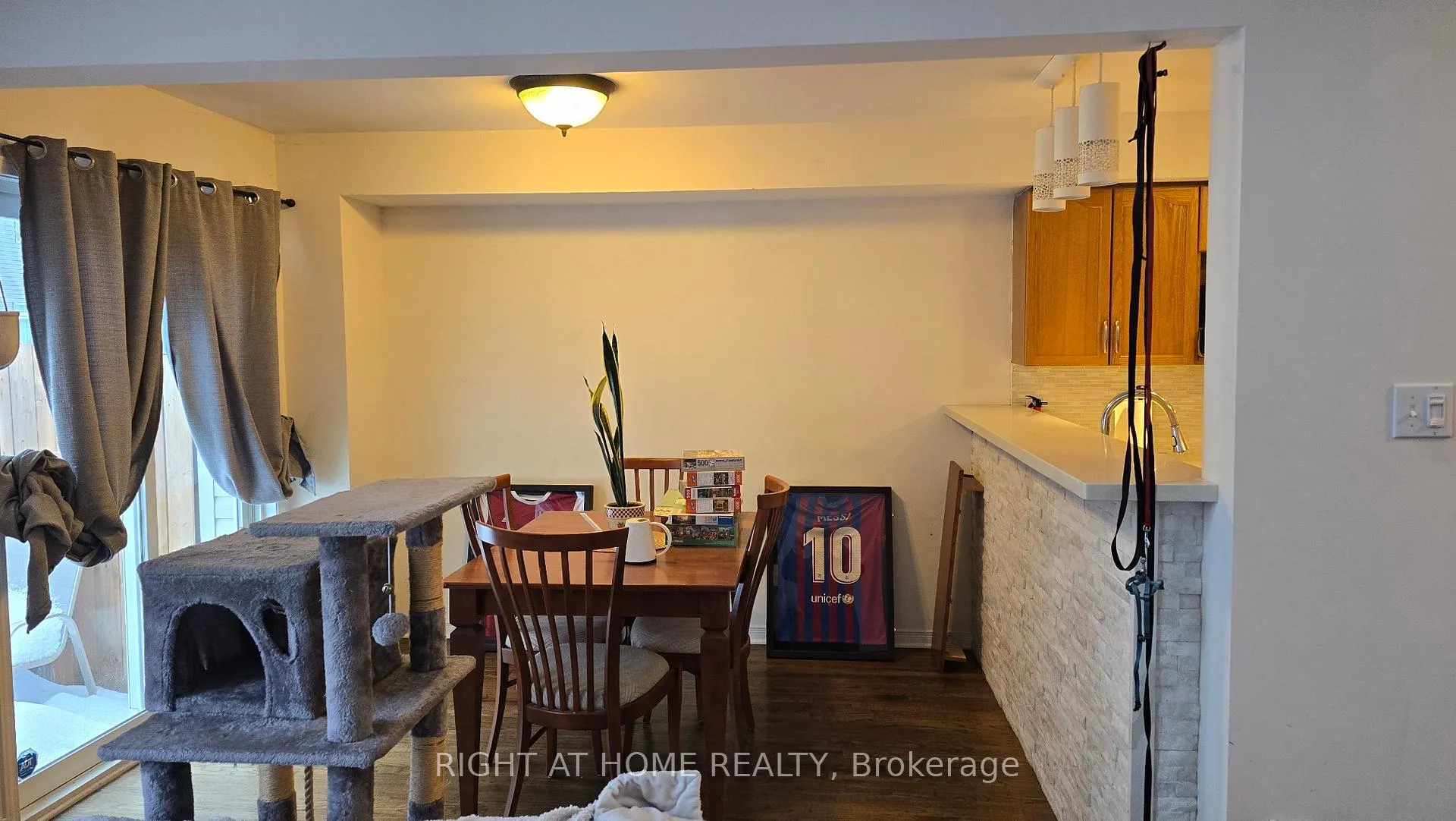 Photo 11 of 119 Romina Street, Ottawa, Kanata - Emerald Meadows/Trailwest — HOMEH