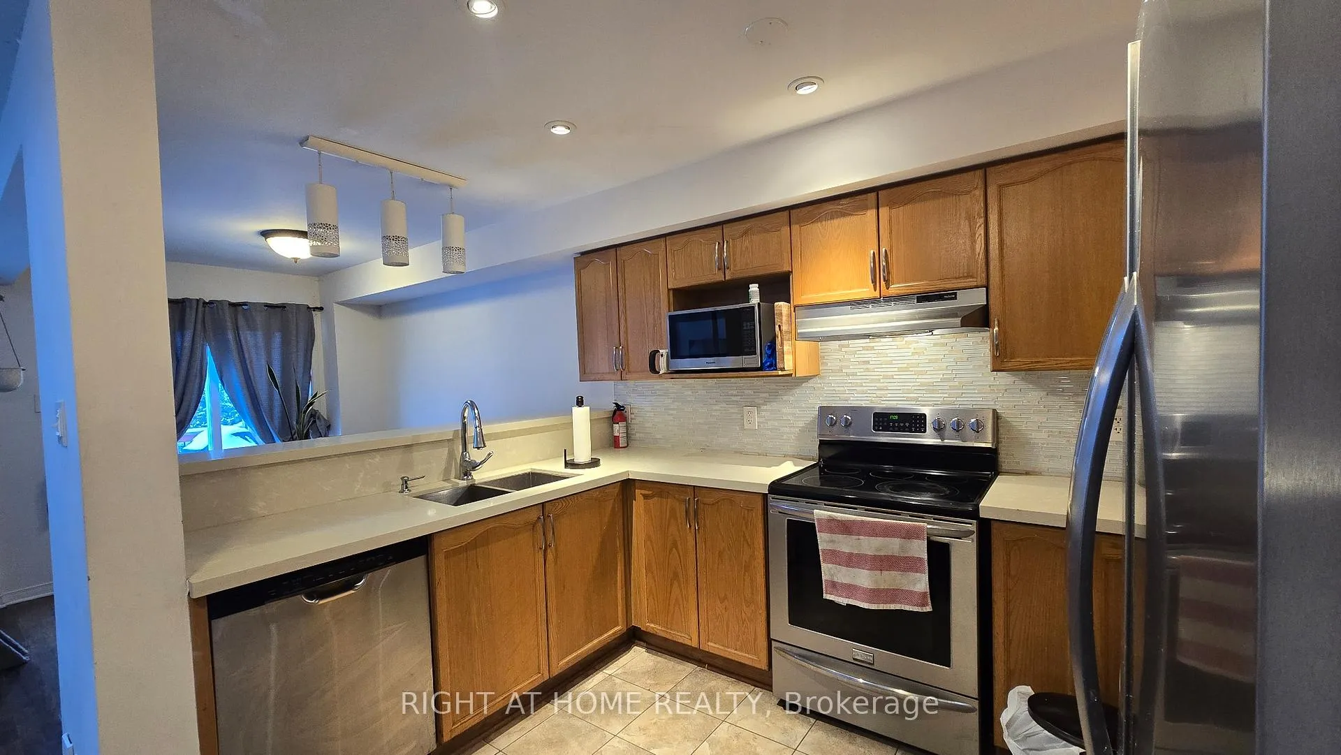 Photo 13 of 119 Romina Street, Ottawa, Kanata - Emerald Meadows/Trailwest — HOMEH
