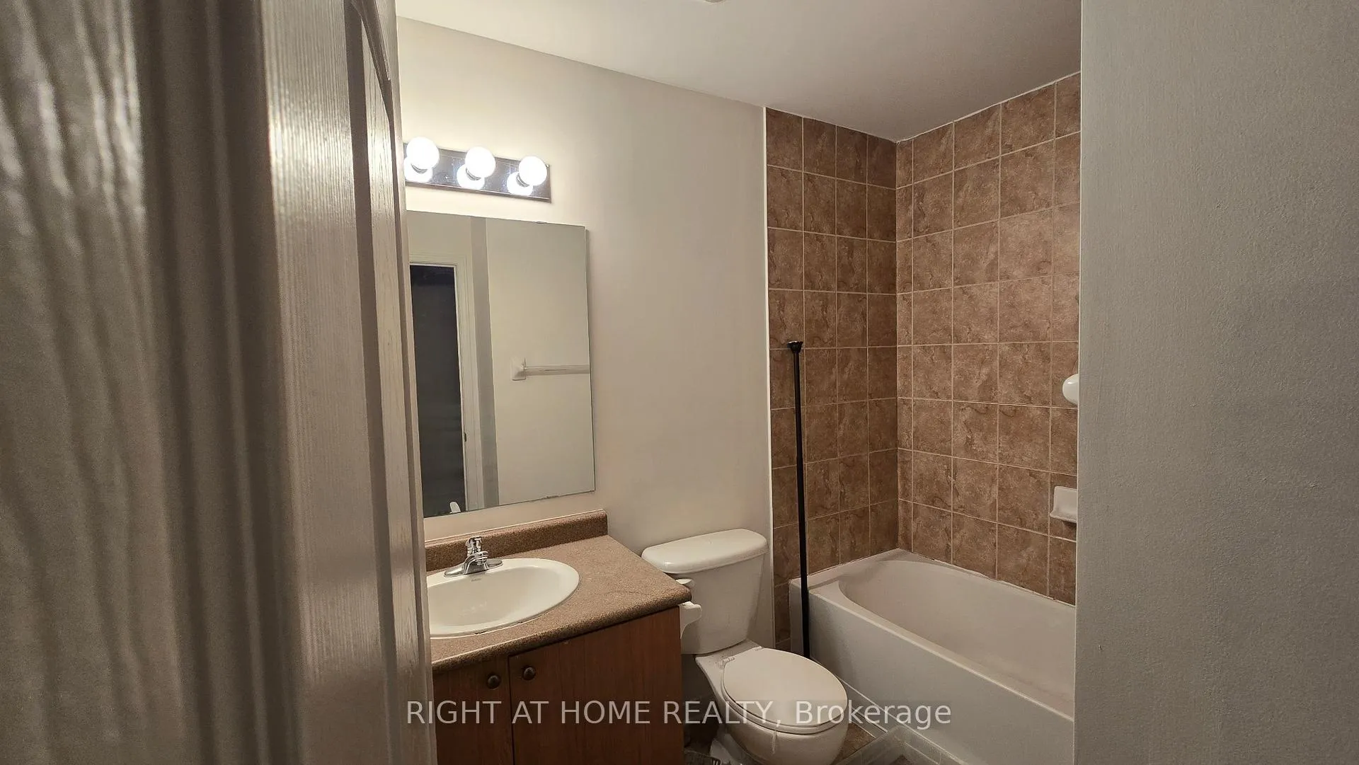 Photo 19 of 119 Romina Street, Ottawa, Kanata - Emerald Meadows/Trailwest — HOMEH