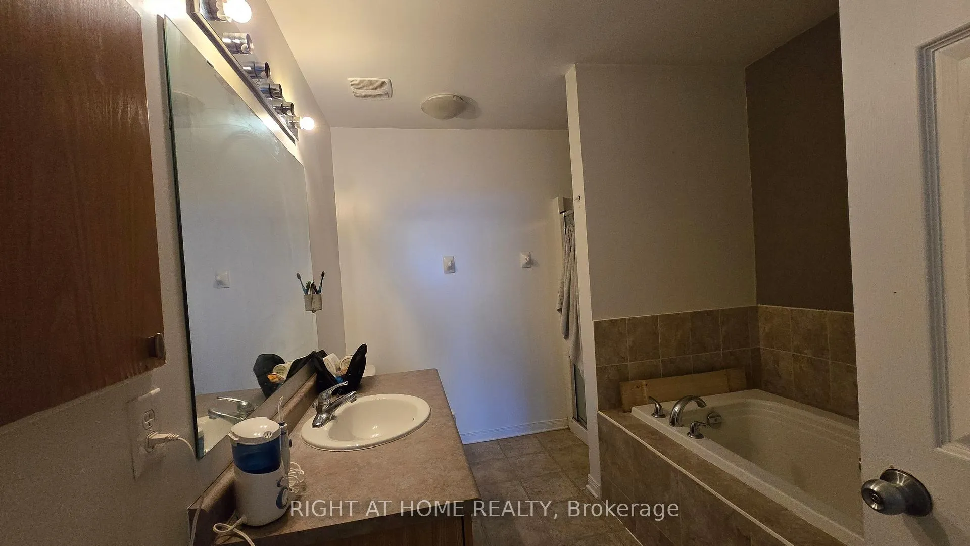 Photo 22 of 119 Romina Street, Ottawa, Kanata - Emerald Meadows/Trailwest — HOMEH