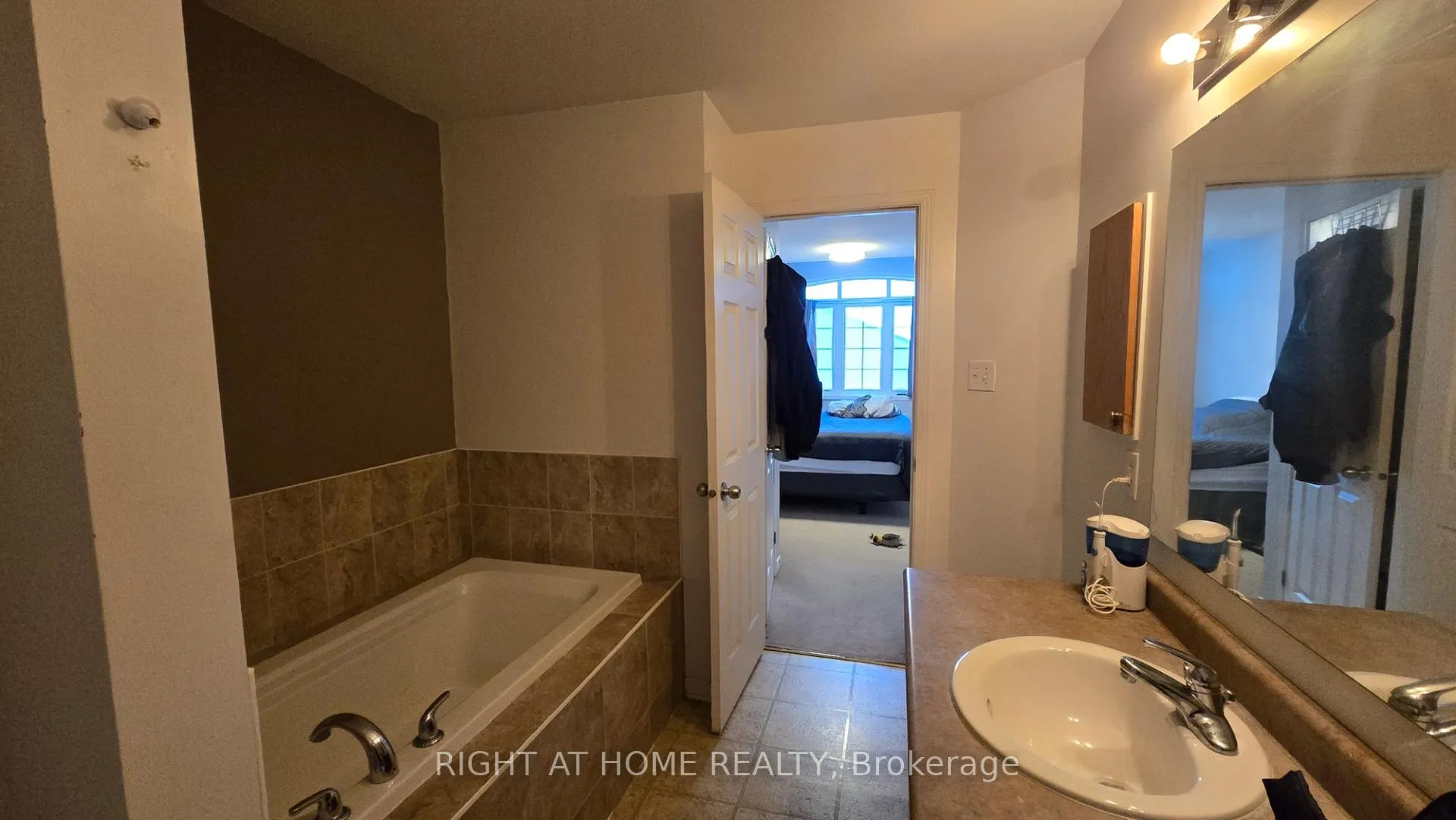 Photo 23 of 119 Romina Street, Ottawa, Kanata - Emerald Meadows/Trailwest — HOMEH