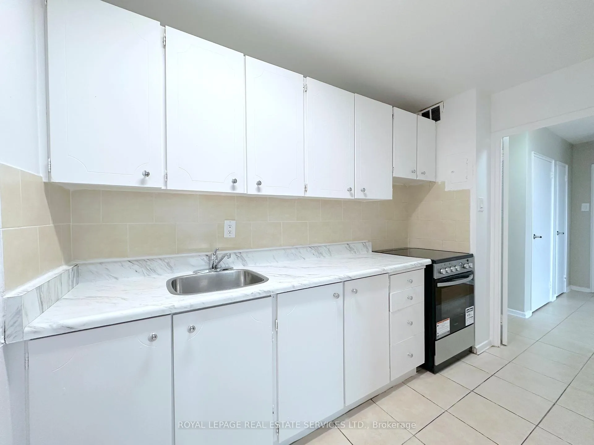 Photo 7 of Unit 909, 99 Howard Street, Toronto, North St. James Town — HOMEH