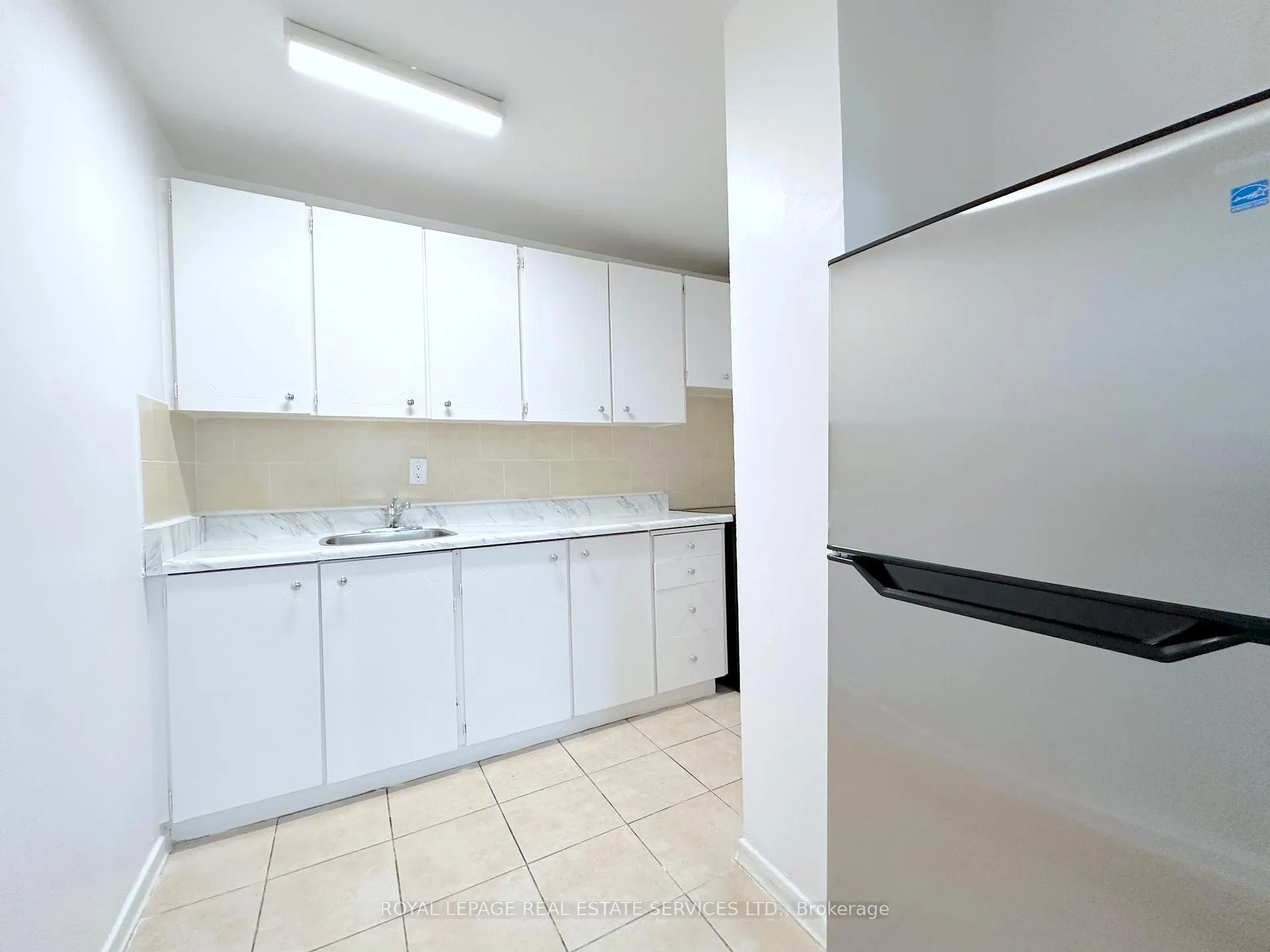 Photo 8 of Unit 909, 99 Howard Street, Toronto, North St. James Town — HOMEH