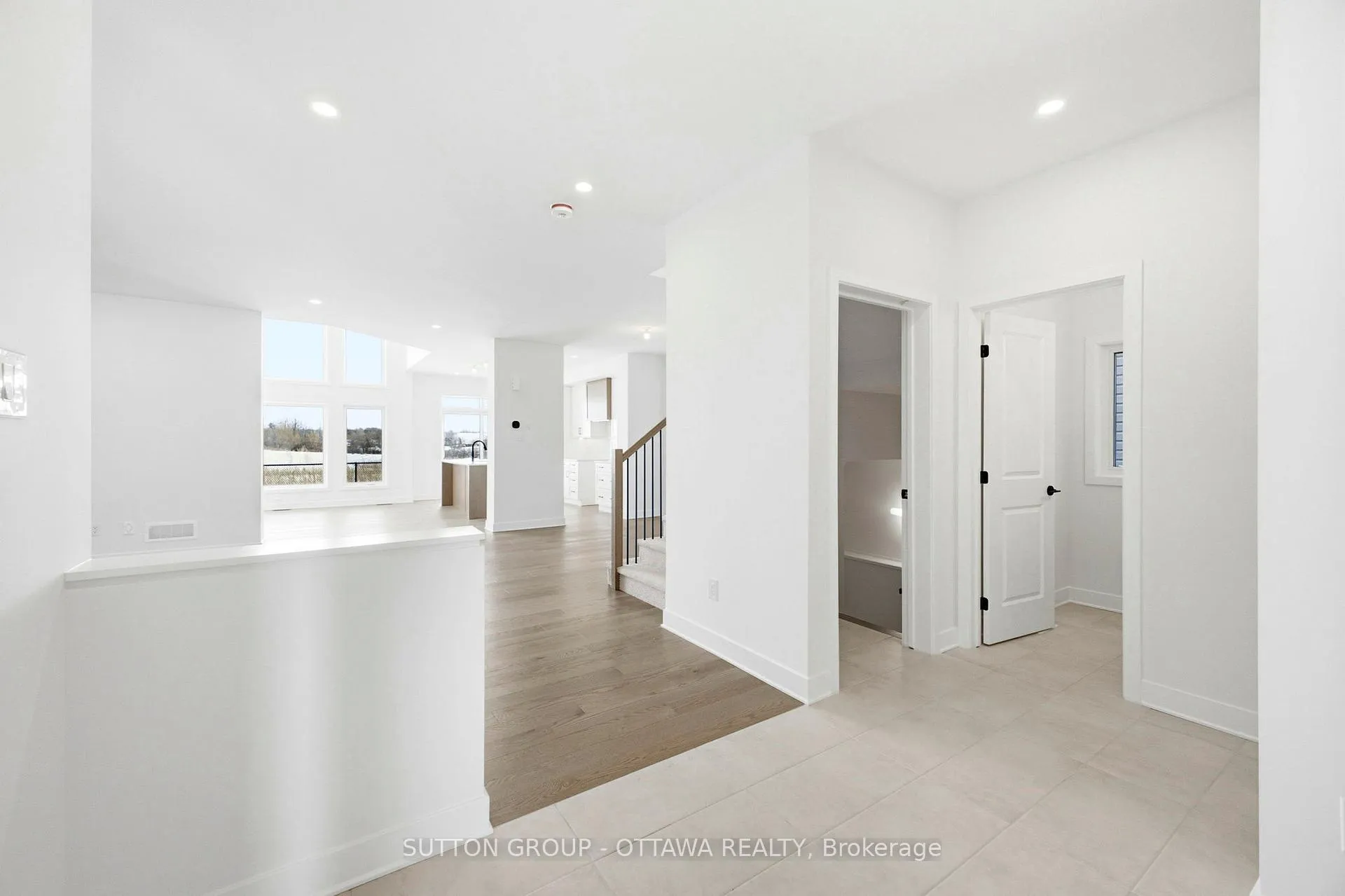 Photo 3 of 138 Shuttleworth Drive, Ottawa, Leitrim — HOMEH
