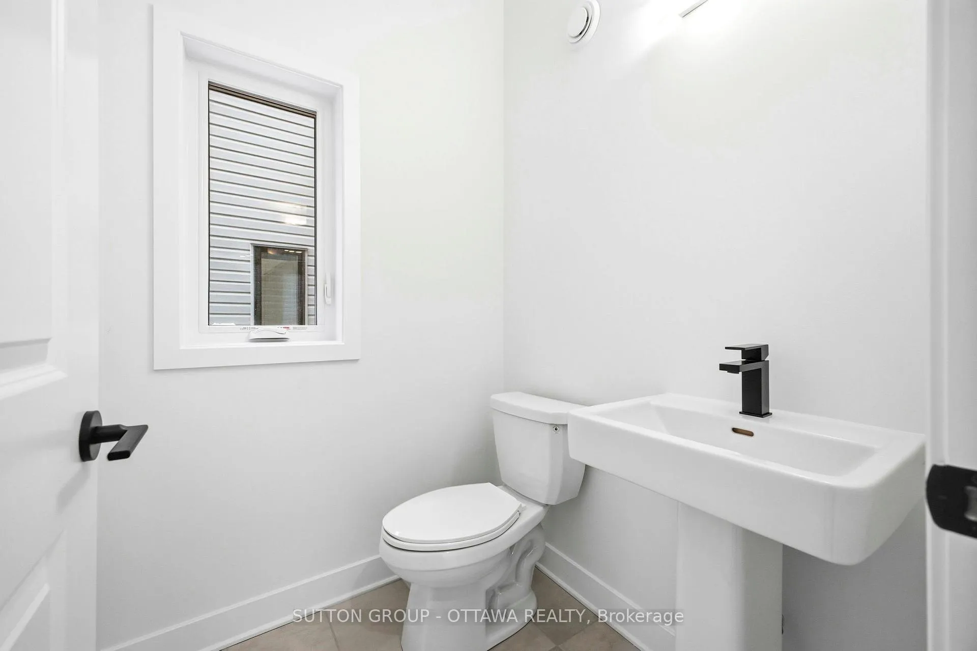 Photo 4 of 138 Shuttleworth Drive, Ottawa, Leitrim — HOMEH