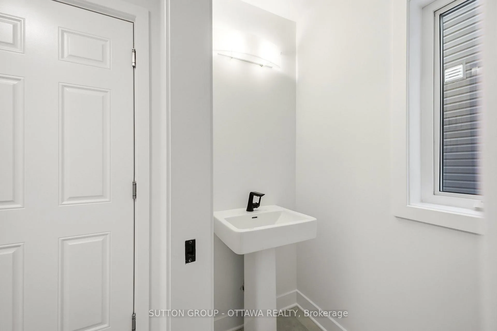 Photo 15 of 138 Shuttleworth Drive, Ottawa, Leitrim — HOMEH