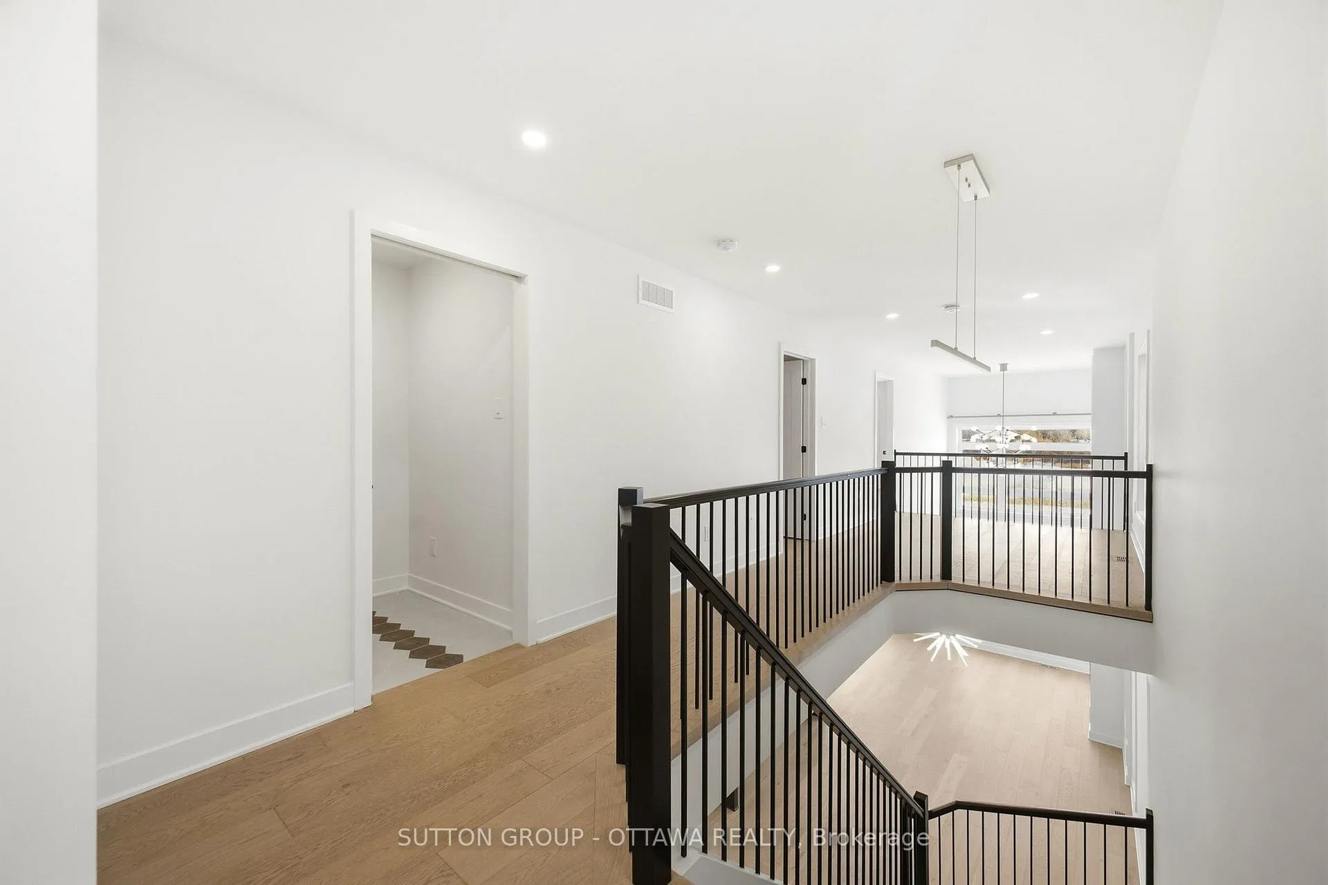 Photo 16 of 138 Shuttleworth Drive, Ottawa, Leitrim — HOMEH