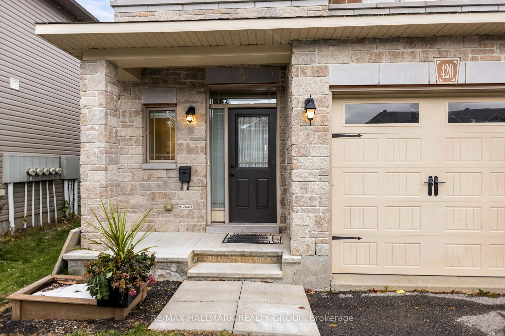 Photo 2 of 420 Barrick Hill Road, Ottawa, Kanata - Emerald Meadows/Trailwest — HOMEH