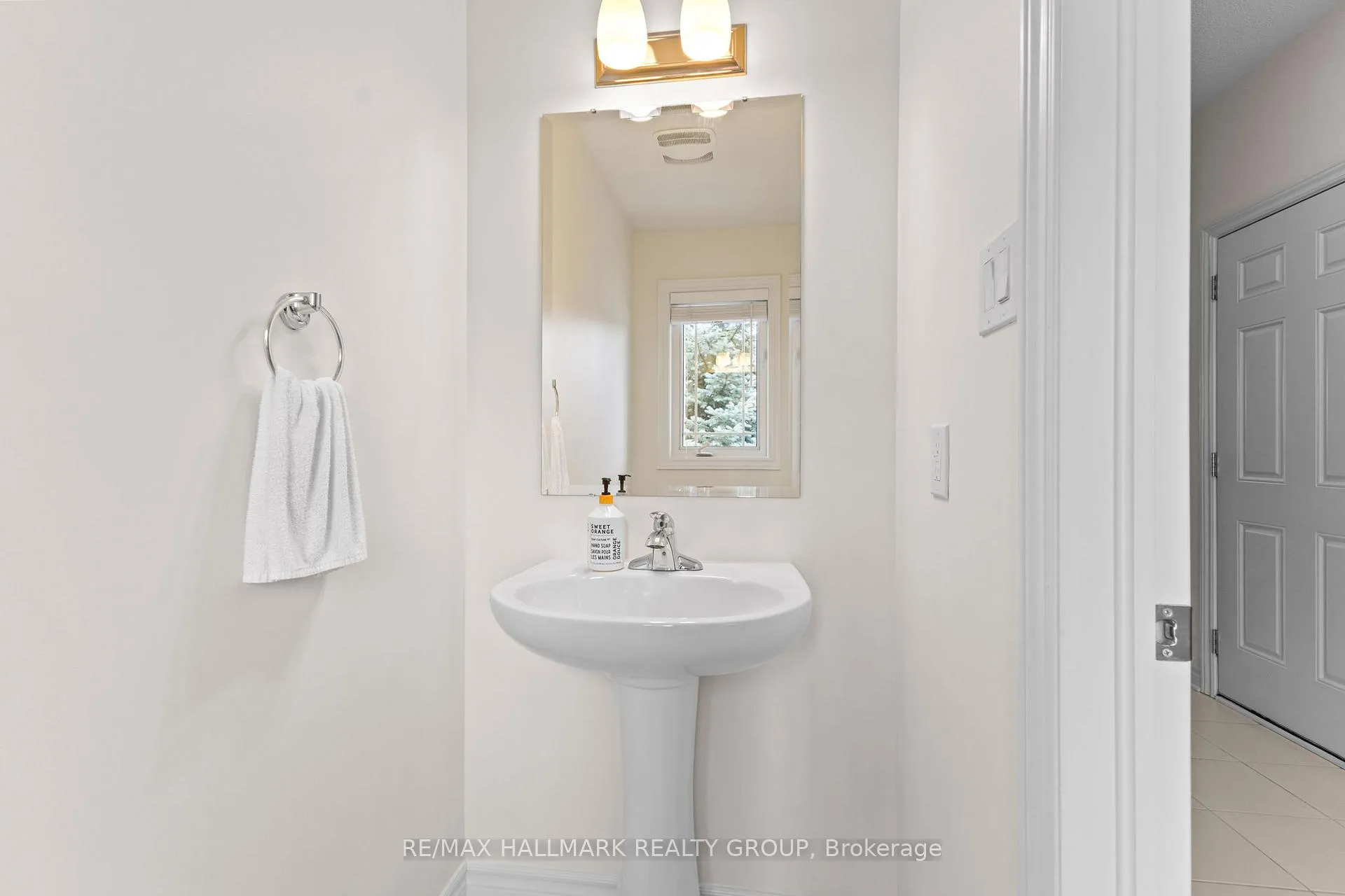 Photo 4 of 420 Barrick Hill Road, Ottawa, Kanata - Emerald Meadows/Trailwest — HOMEH