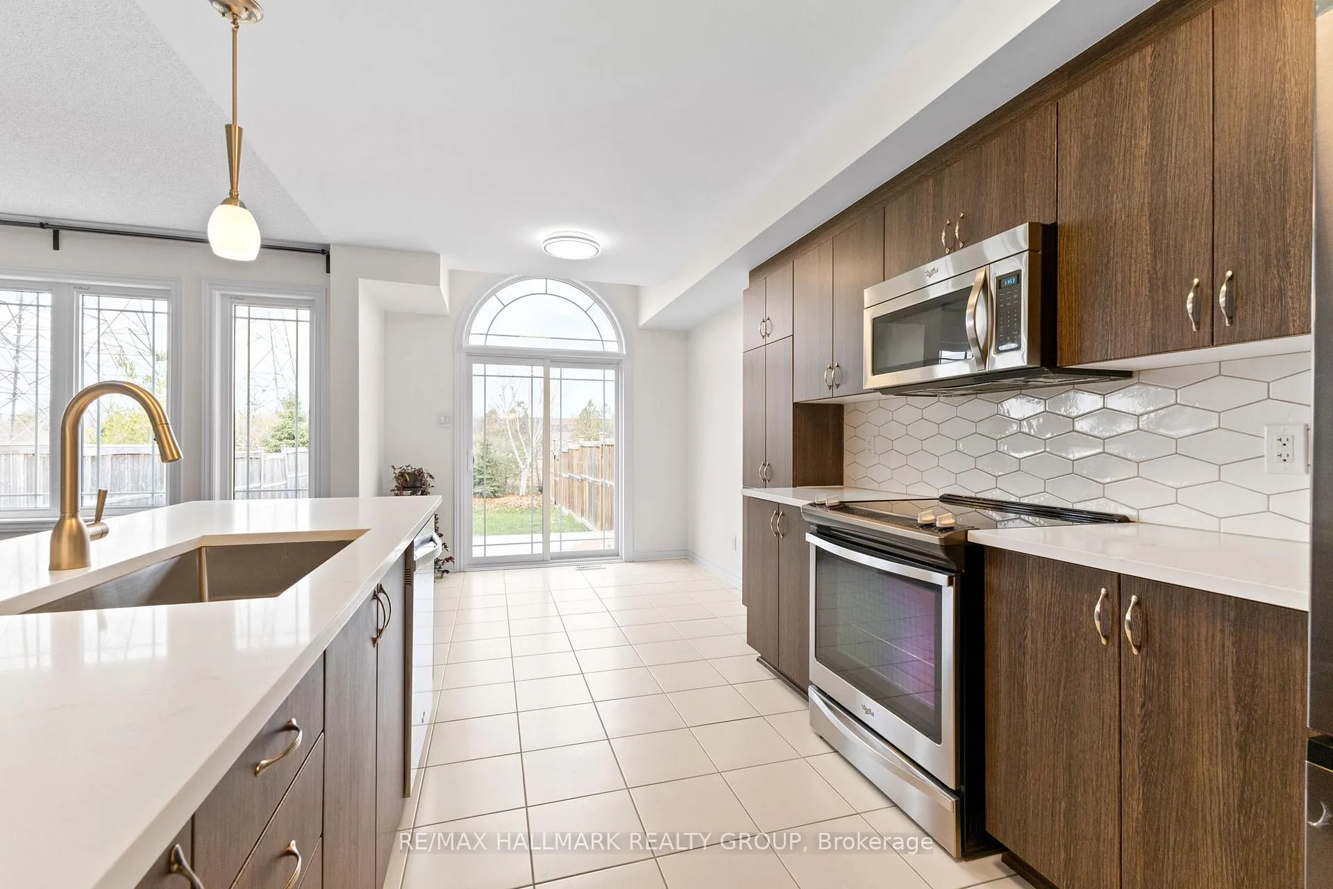 Photo 11 of 420 Barrick Hill Road, Ottawa, Kanata - Emerald Meadows/Trailwest — HOMEH