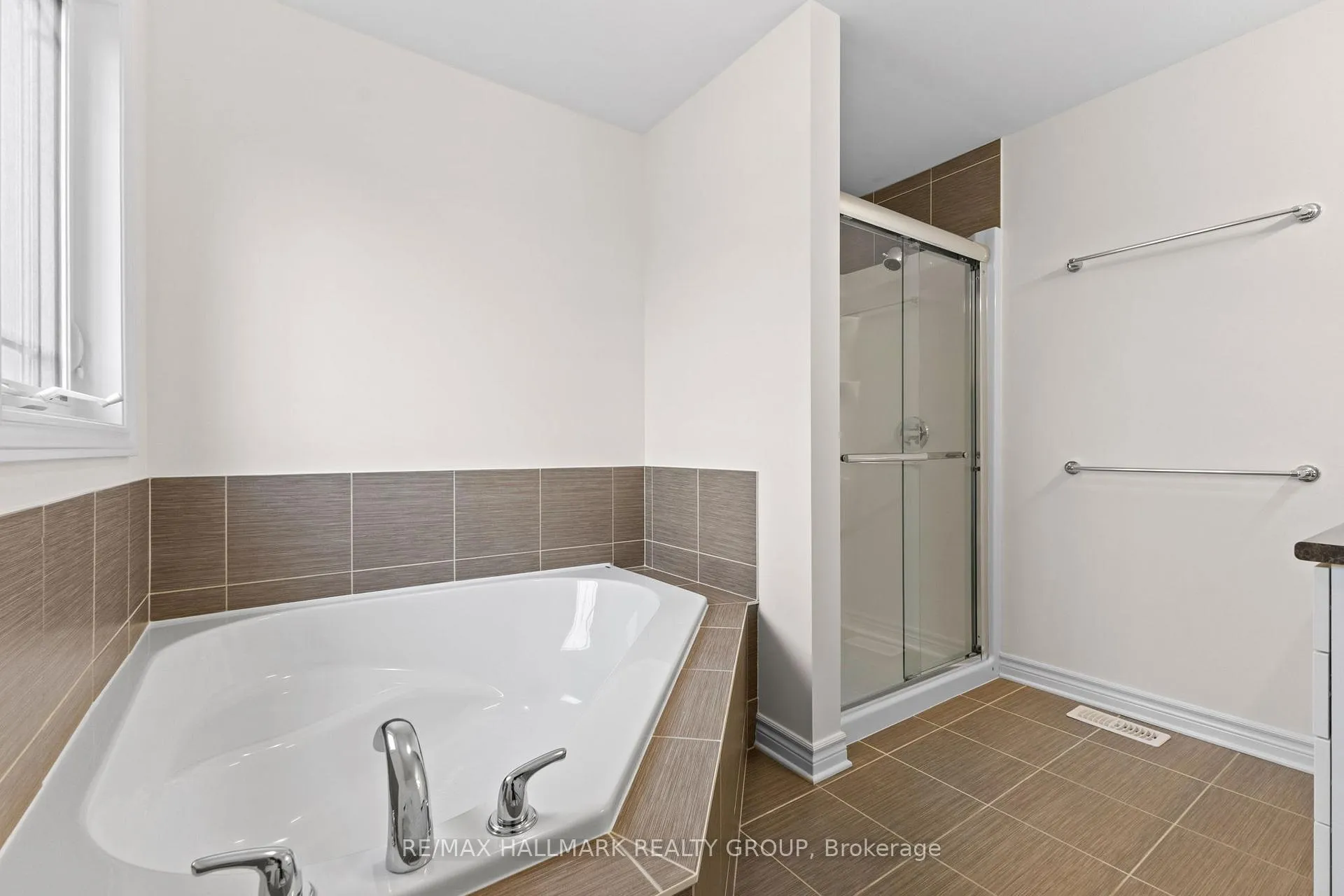 Photo 25 of 420 Barrick Hill Road, Ottawa, Kanata - Emerald Meadows/Trailwest — HOMEH