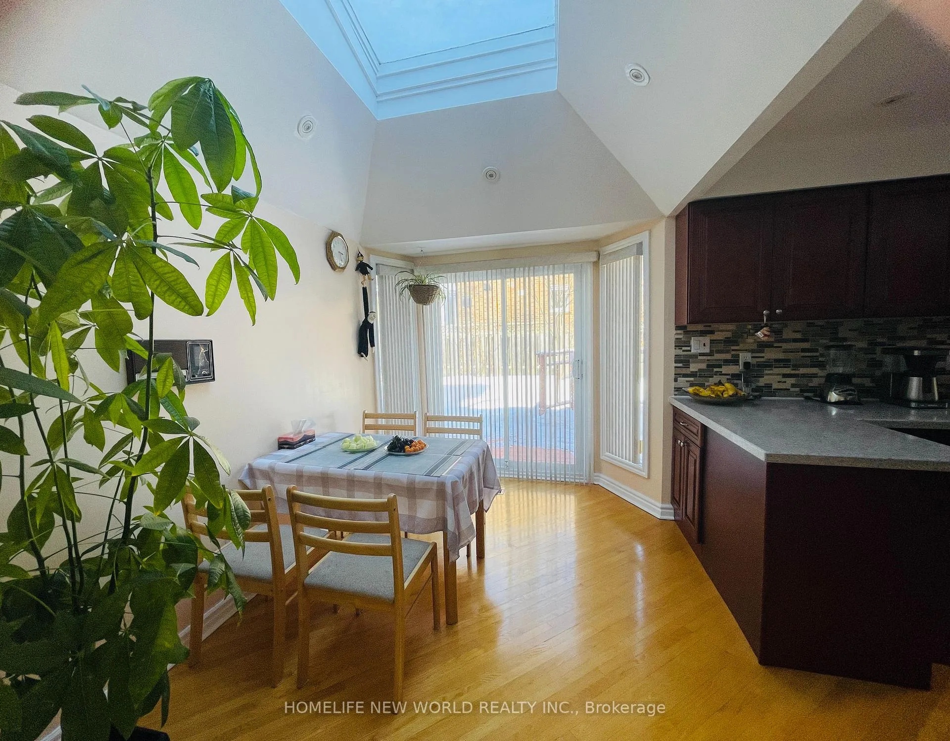 Photo 5 of 32 Halstead Drive, Markham, Unionville — HOMEH