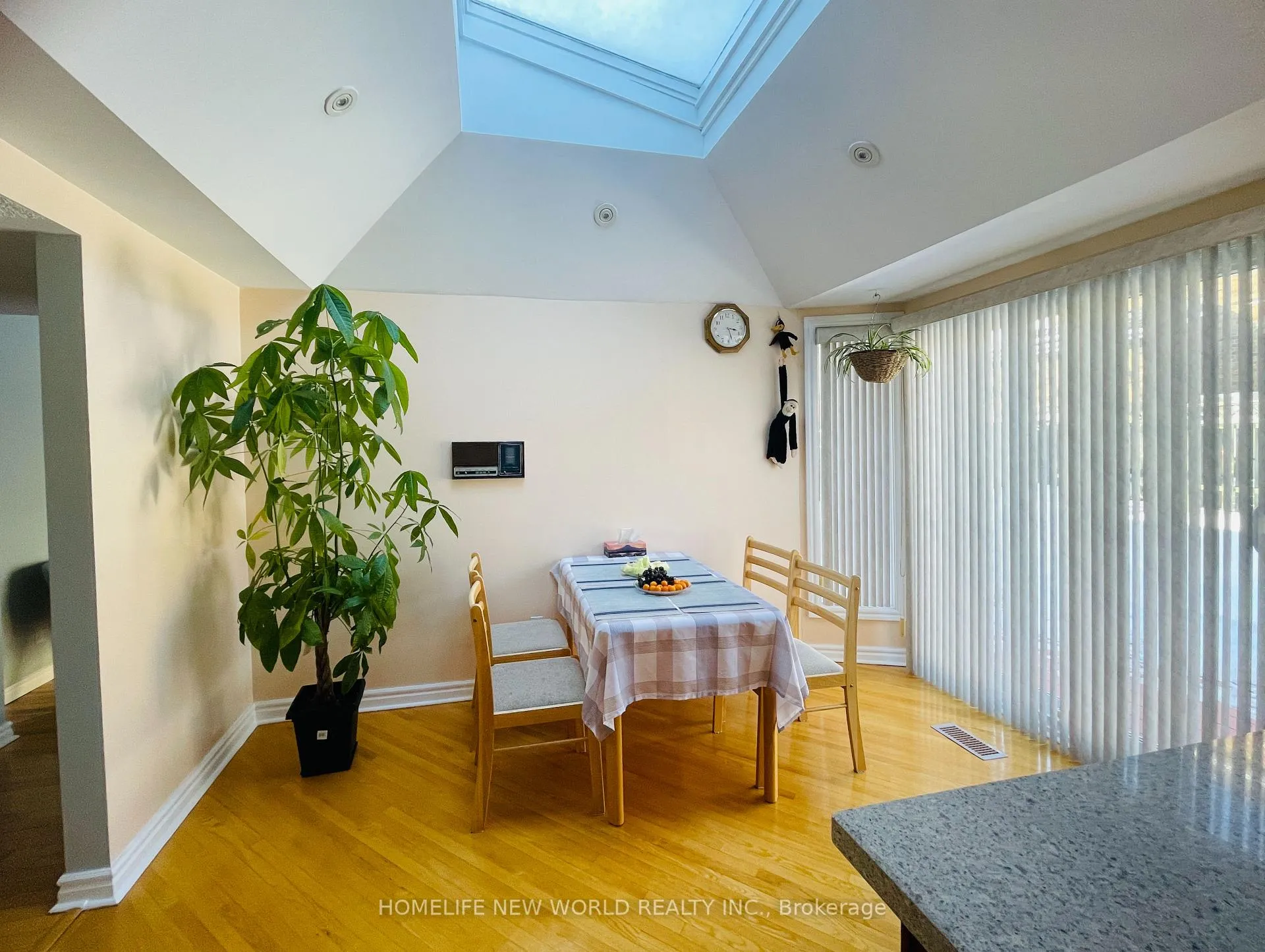Photo 6 of 32 Halstead Drive, Markham, Unionville — HOMEH