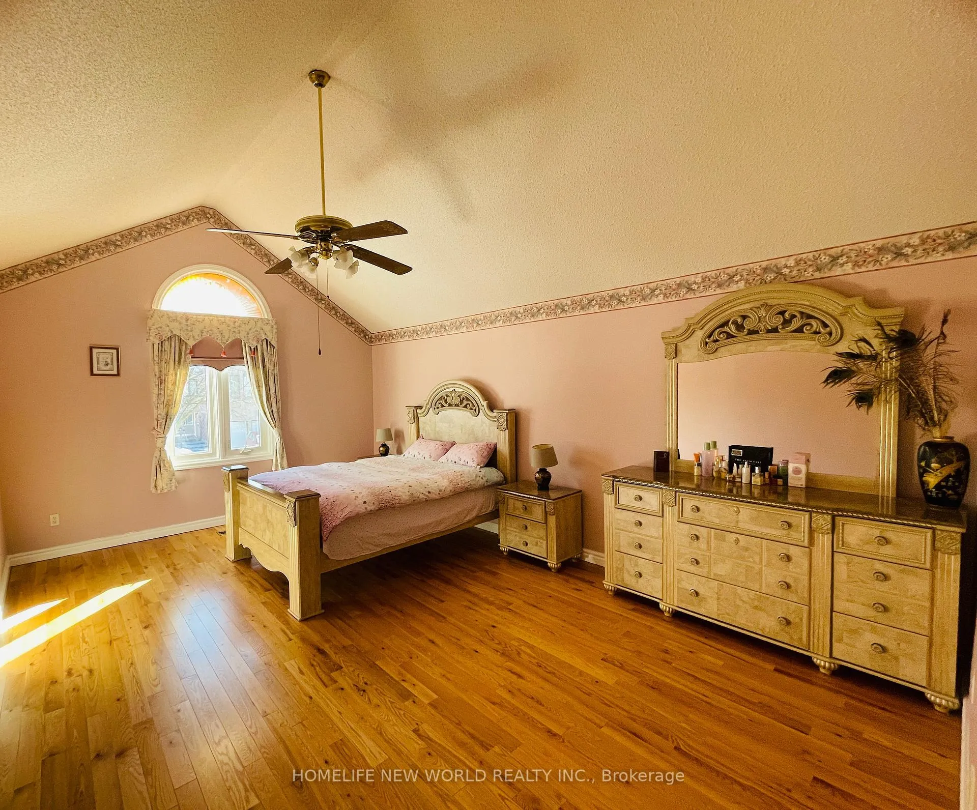 Photo 10 of 32 Halstead Drive, Markham, Unionville — HOMEH