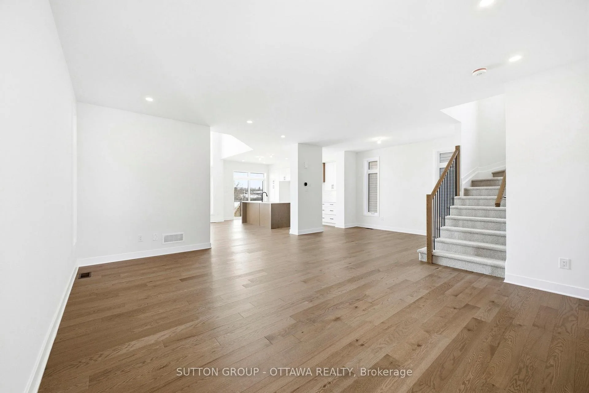 Photo 5 of 142 Shuttleworth Drive, Ottawa, Leitrim — HOMEH