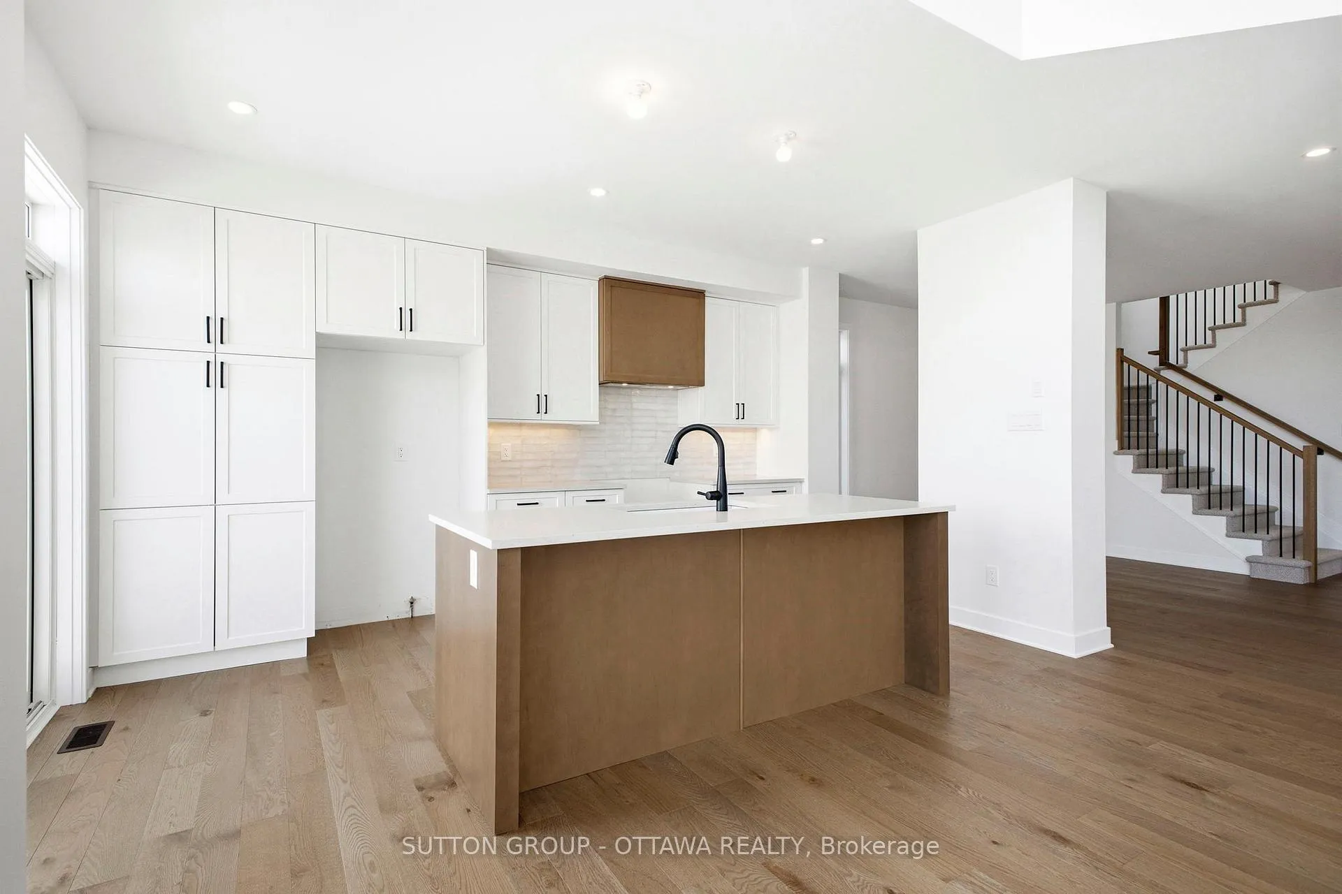 Photo 13 of 142 Shuttleworth Drive, Ottawa, Leitrim — HOMEH