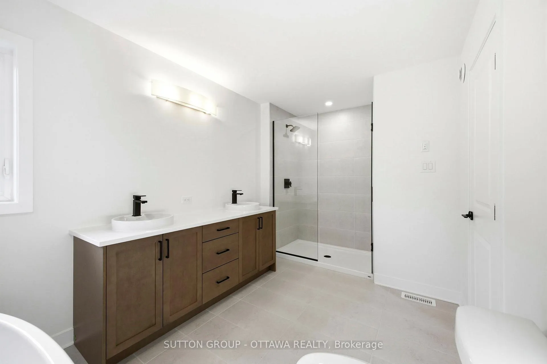 Photo 28 of 142 Shuttleworth Drive, Ottawa, Leitrim — HOMEH