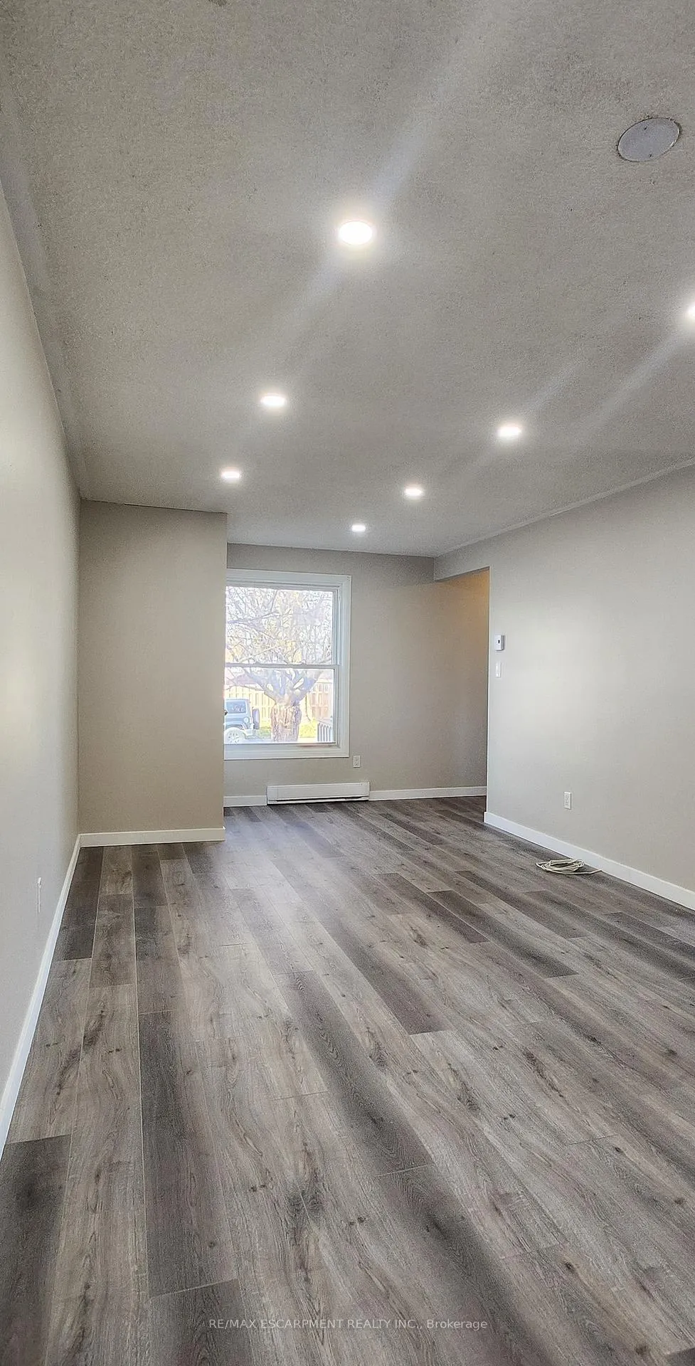 Photo 3 of 25 Sheldon Street, Brantford — HOMEH