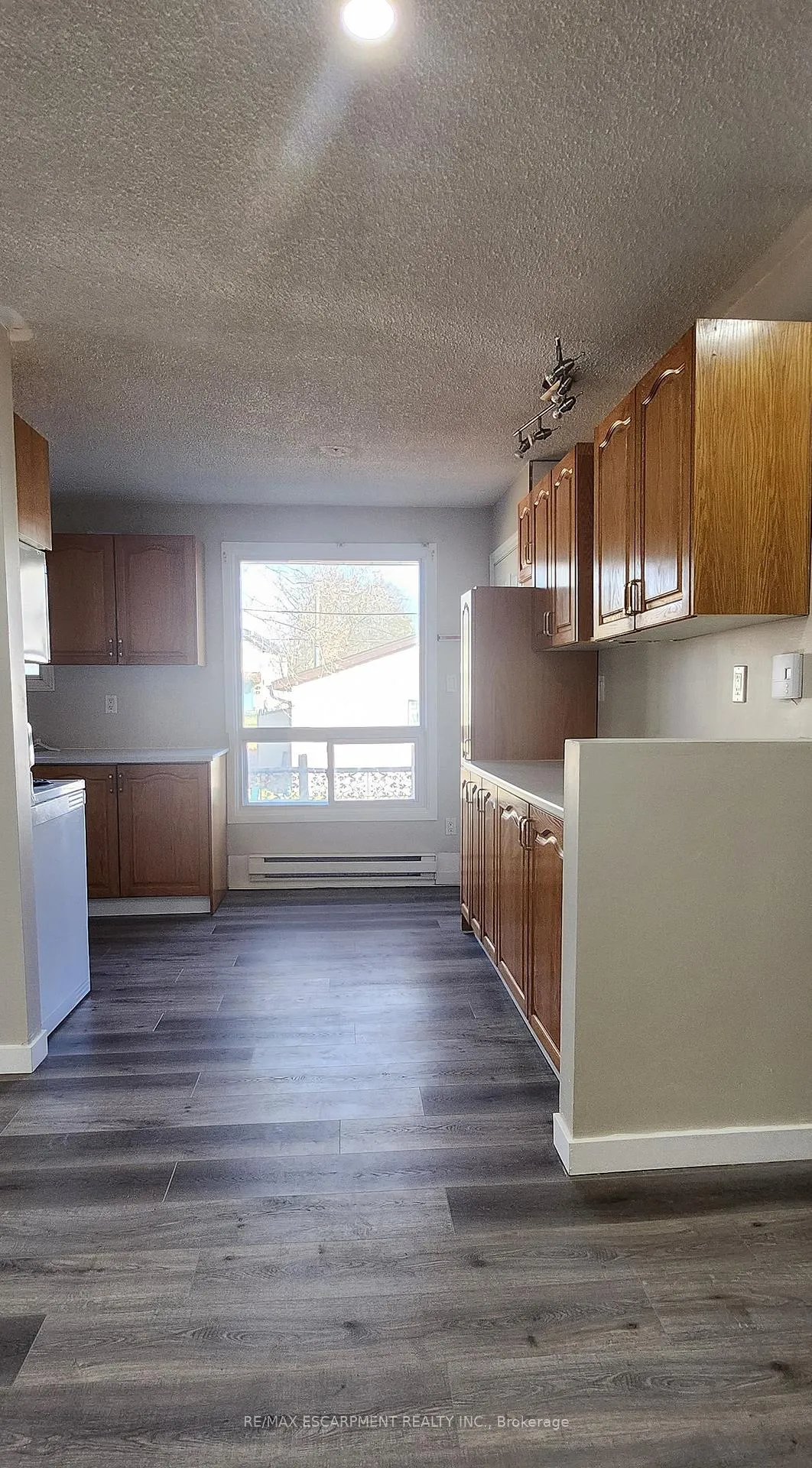 Photo 5 of 25 Sheldon Street, Brantford — HOMEH