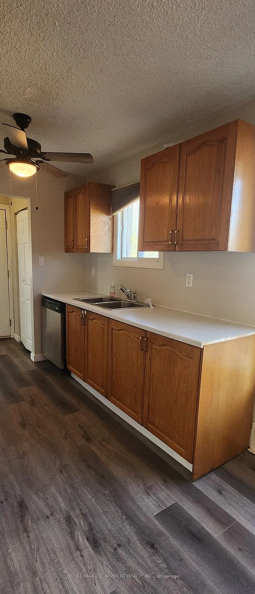 Photo 8 of 25 Sheldon Street, Brantford — HOMEH