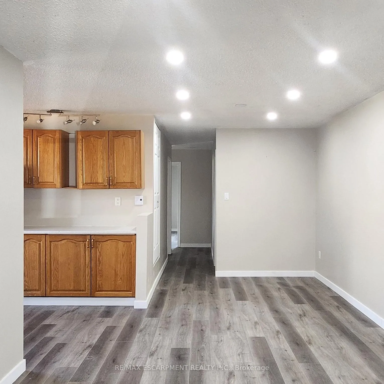 Photo 9 of 25 Sheldon Street, Brantford — HOMEH