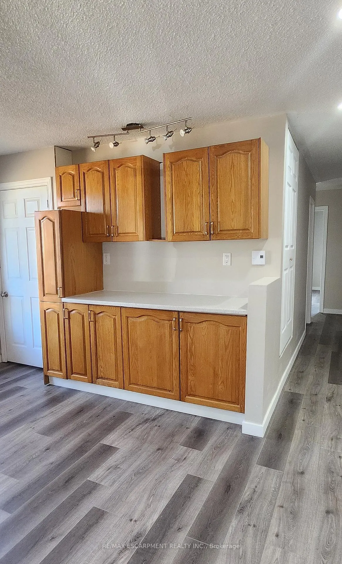 Photo 10 of 25 Sheldon Street, Brantford — HOMEH