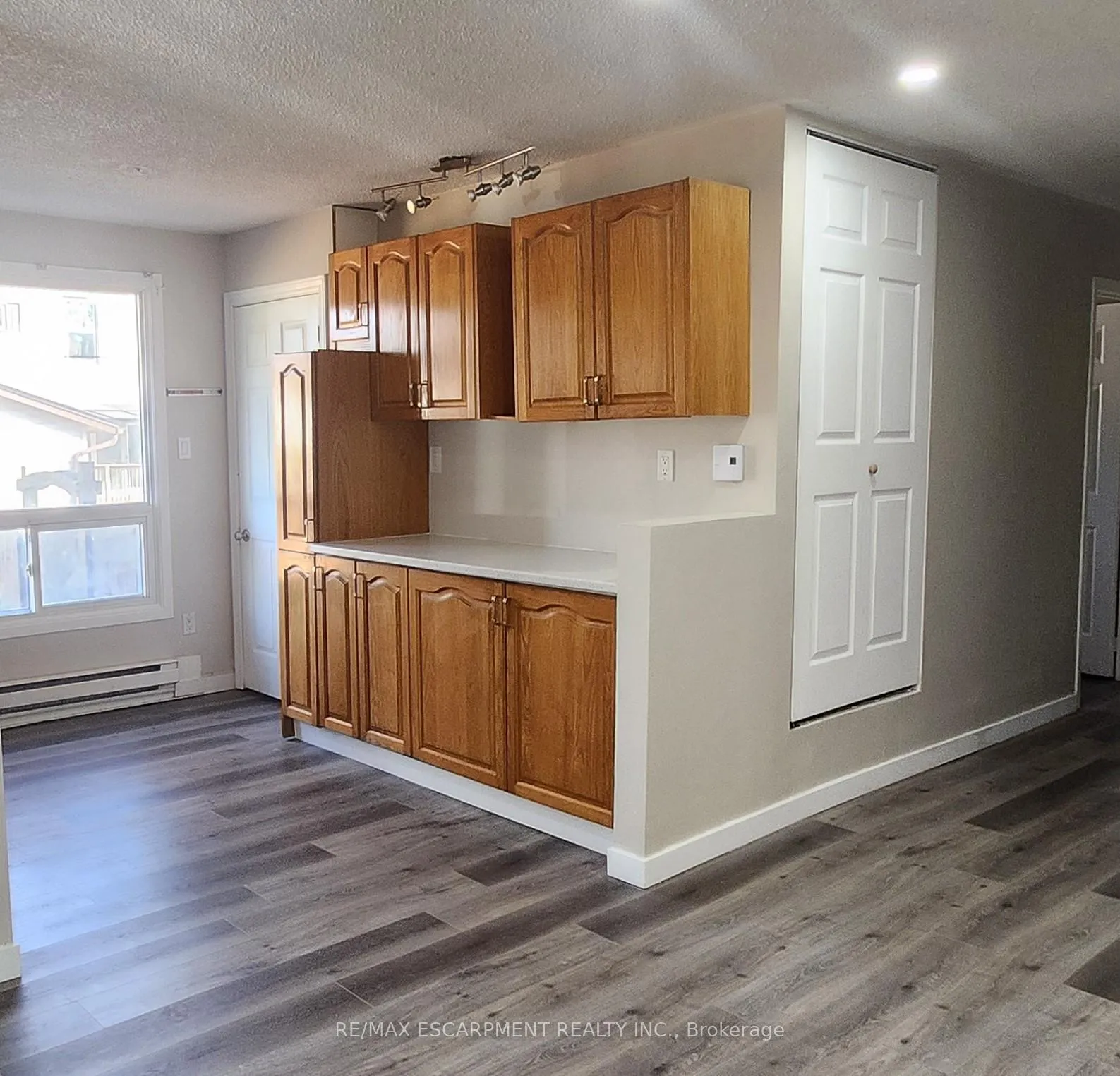 Photo 11 of 25 Sheldon Street, Brantford — HOMEH