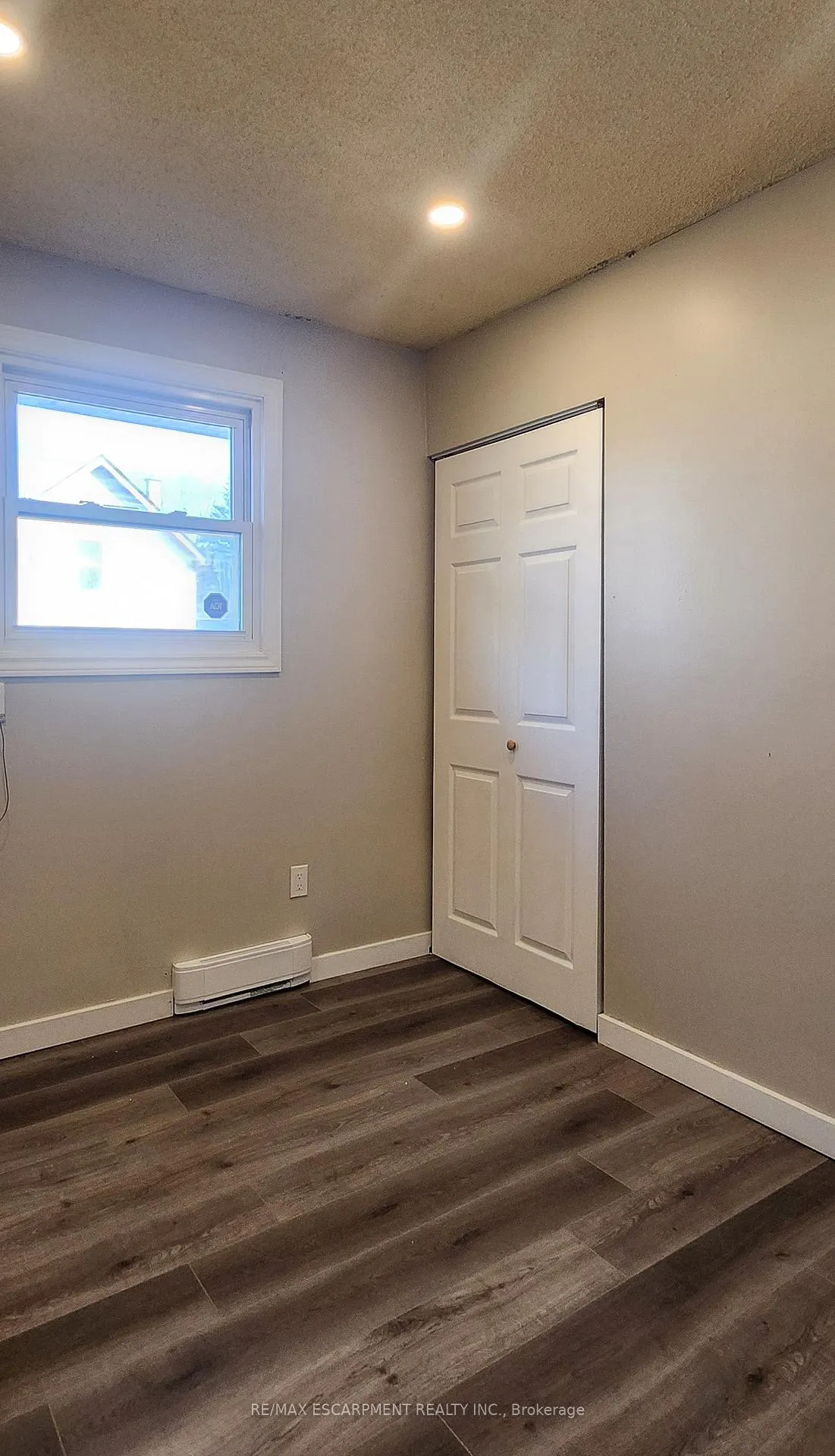 Photo 15 of 25 Sheldon Street, Brantford — HOMEH
