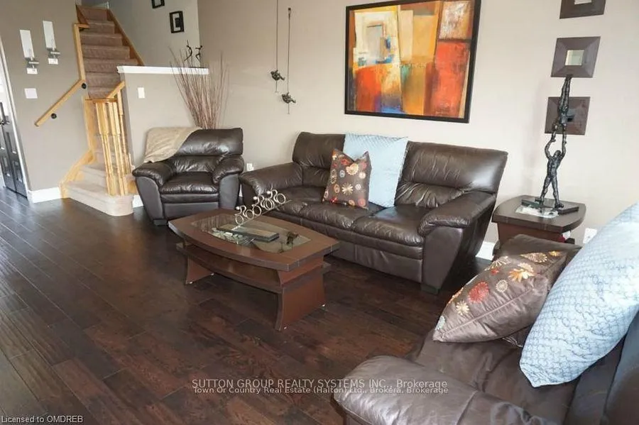 Photo 3 of 325 Hobbs Crescent, Milton, Clarke — HOMEH