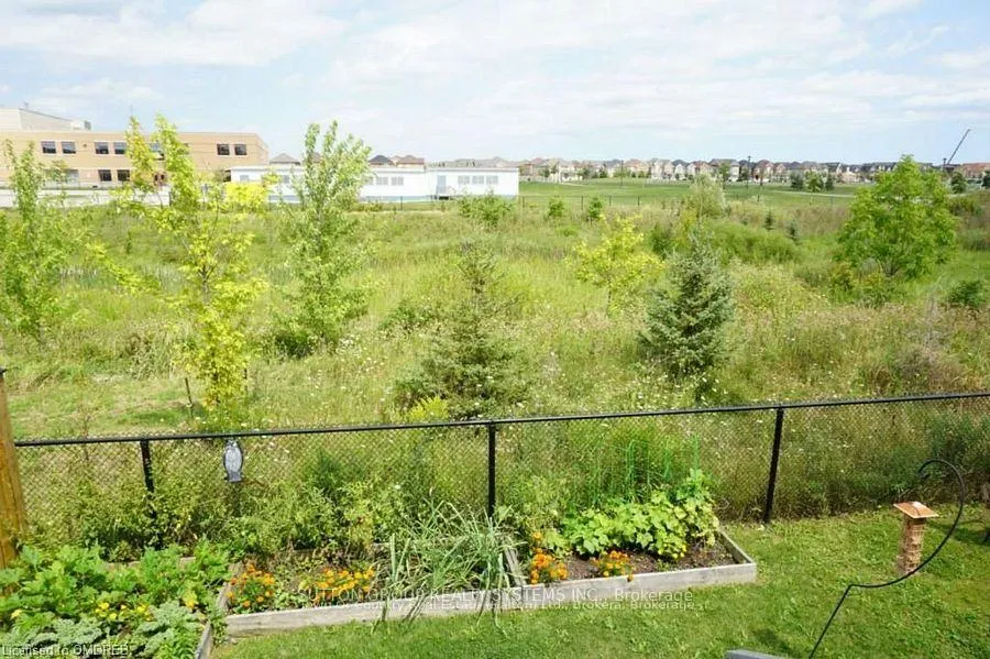 Photo 6 of 325 Hobbs Crescent, Milton, Clarke — HOMEH