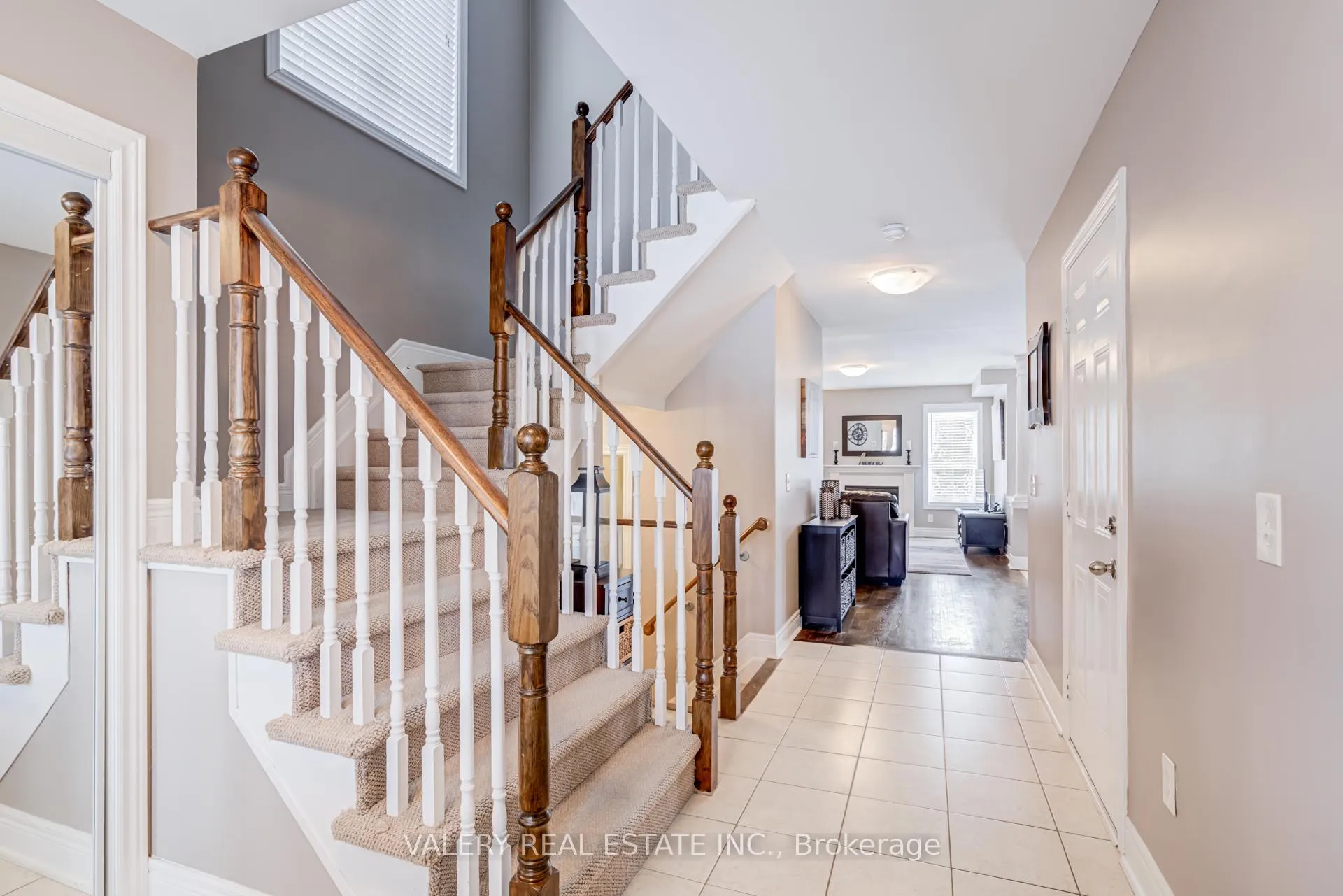 Photo 2 of 63 Bathgate Crescent, Clarington, Courtice — HOMEH