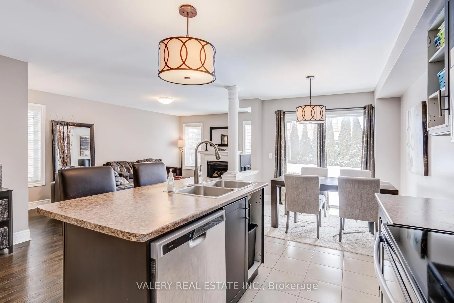 Photo 3 of 63 Bathgate Crescent, Clarington, Courtice — HOMEH