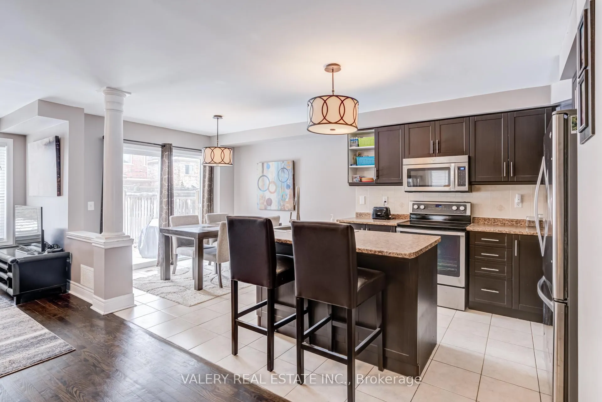 Photo 5 of 63 Bathgate Crescent, Clarington, Courtice — HOMEH