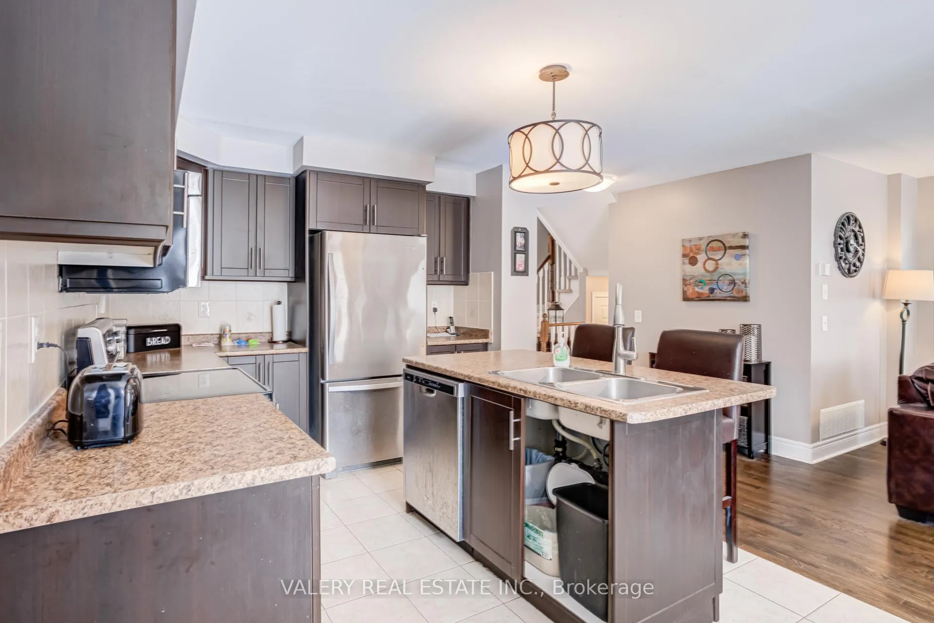 Photo 6 of 63 Bathgate Crescent, Clarington, Courtice — HOMEH
