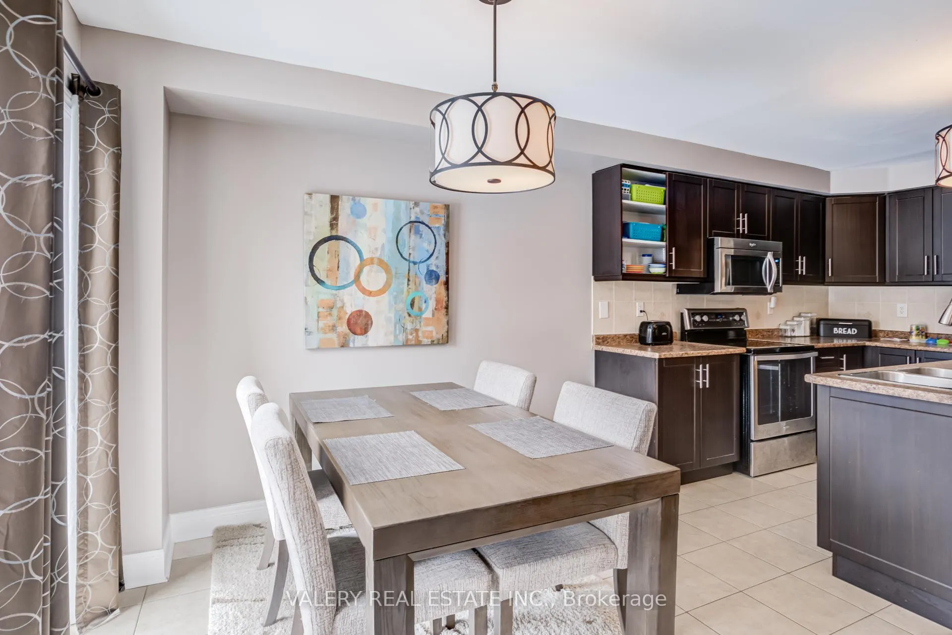 Photo 7 of 63 Bathgate Crescent, Clarington, Courtice — HOMEH