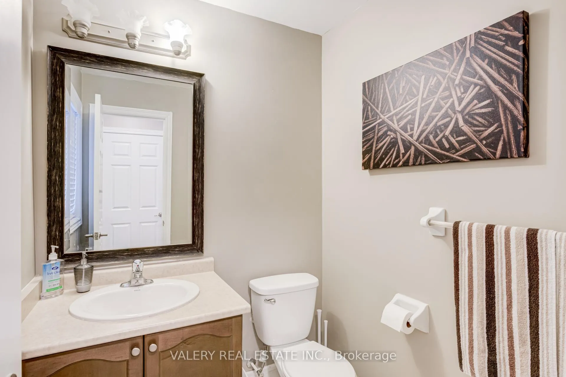 Photo 12 of 63 Bathgate Crescent, Clarington, Courtice — HOMEH