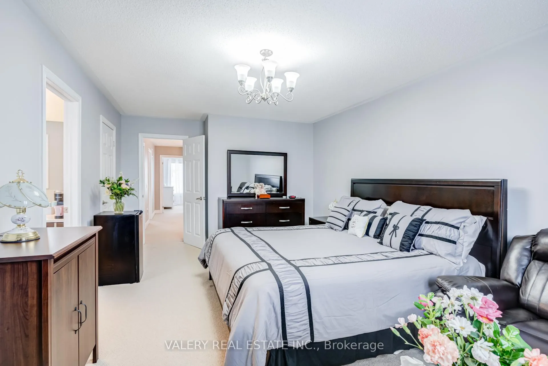 Photo 14 of 63 Bathgate Crescent, Clarington, Courtice — HOMEH