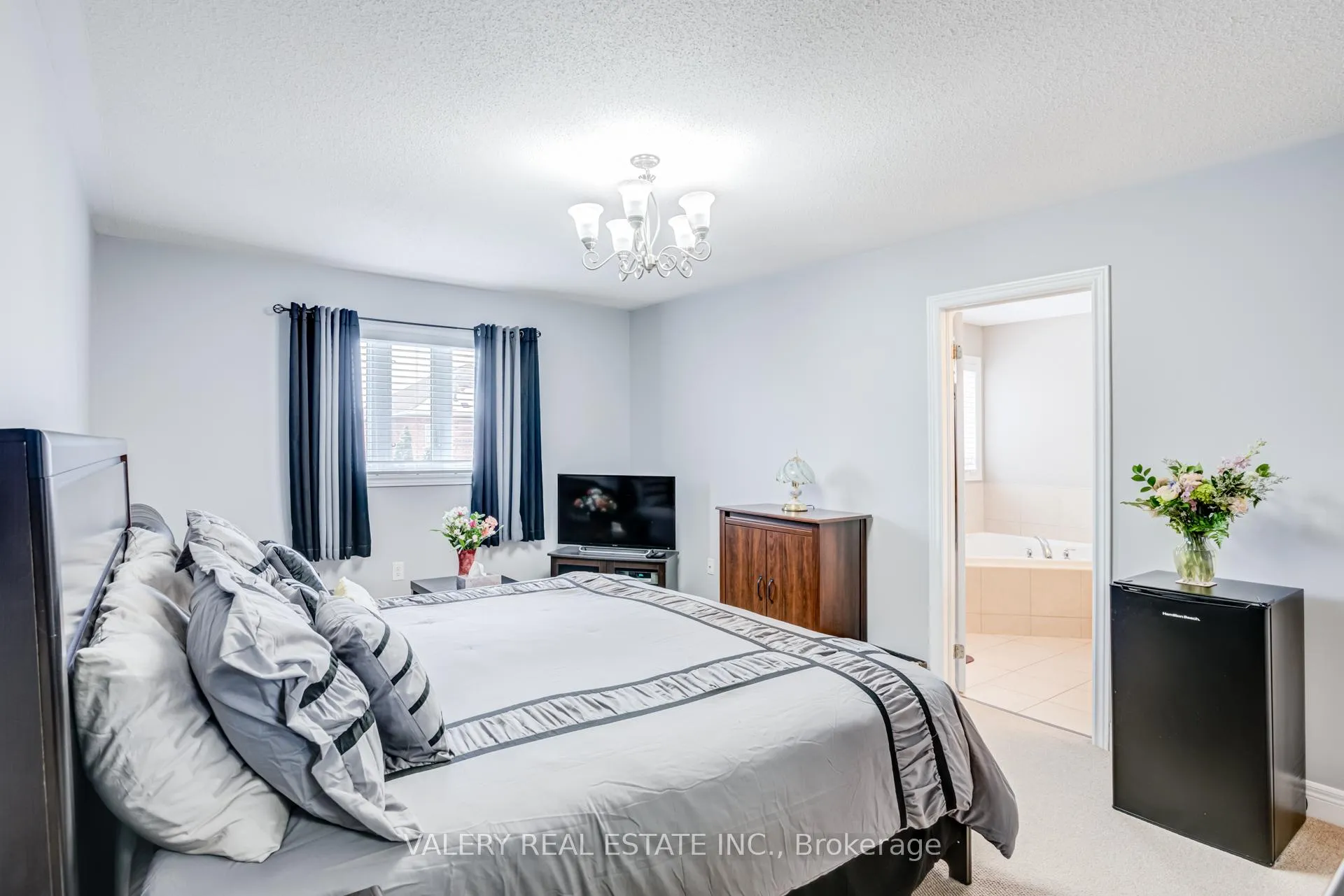 Photo 15 of 63 Bathgate Crescent, Clarington, Courtice — HOMEH