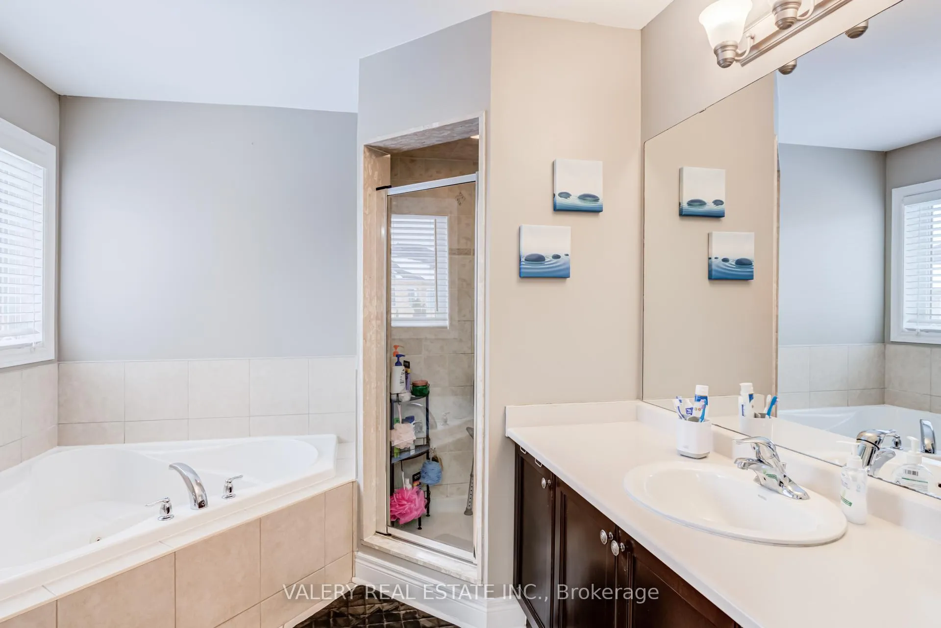 Photo 16 of 63 Bathgate Crescent, Clarington, Courtice — HOMEH