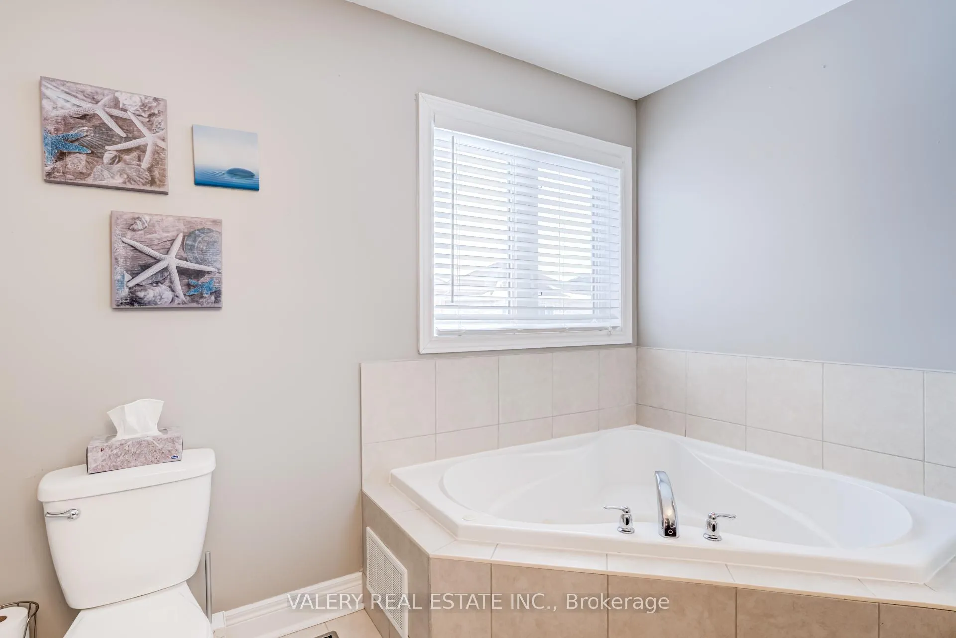 Photo 17 of 63 Bathgate Crescent, Clarington, Courtice — HOMEH