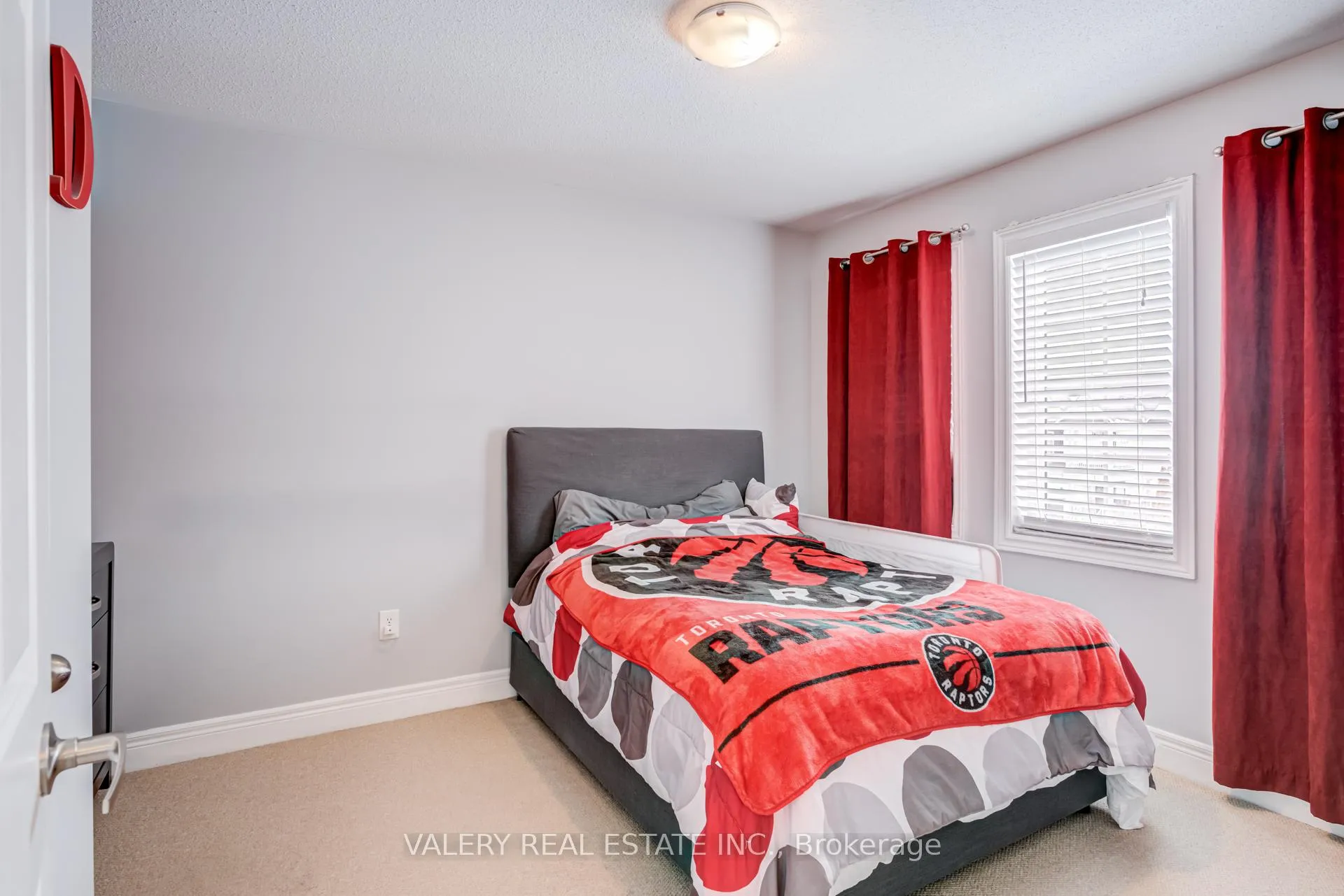Photo 19 of 63 Bathgate Crescent, Clarington, Courtice — HOMEH
