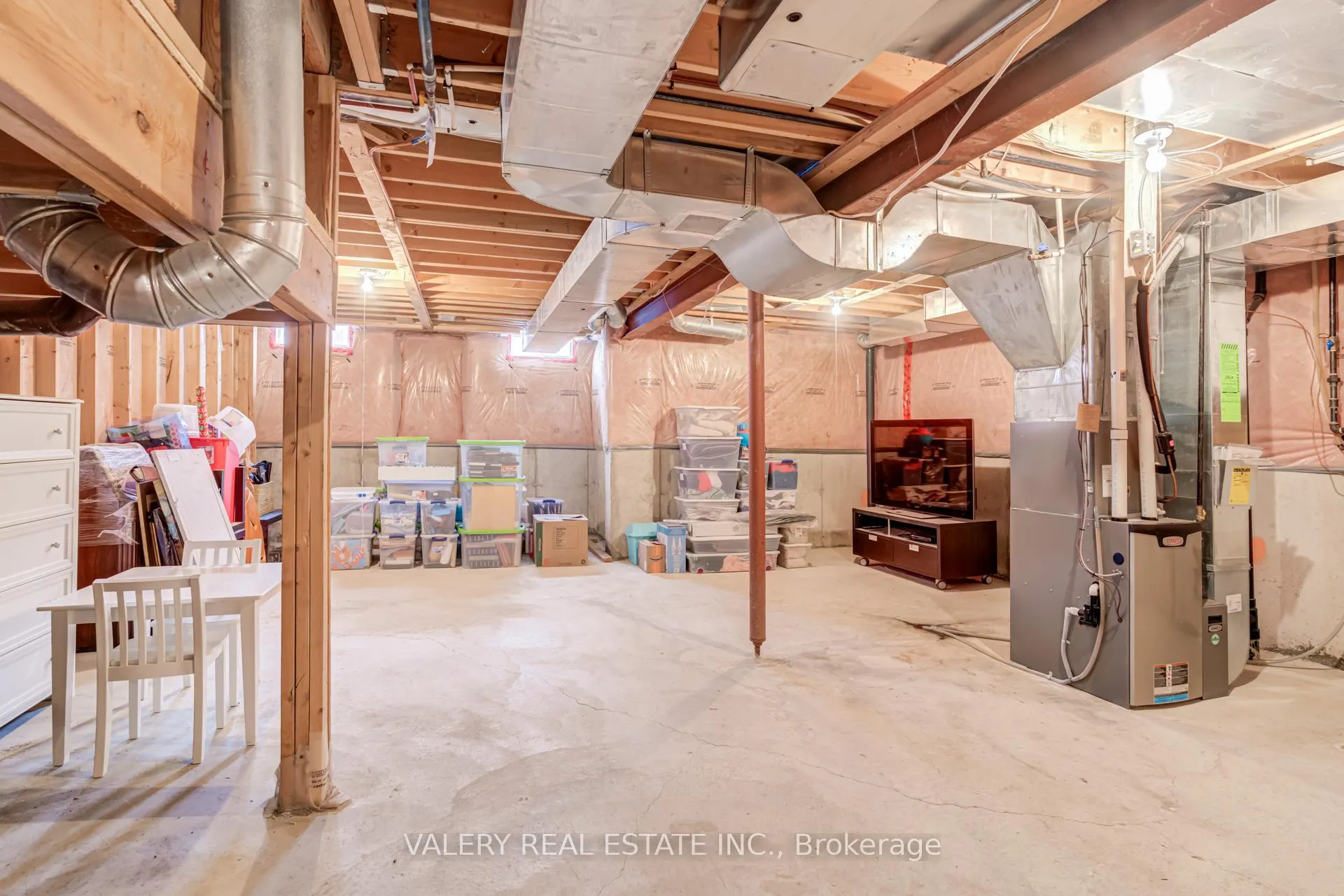 Photo 23 of 63 Bathgate Crescent, Clarington, Courtice — HOMEH