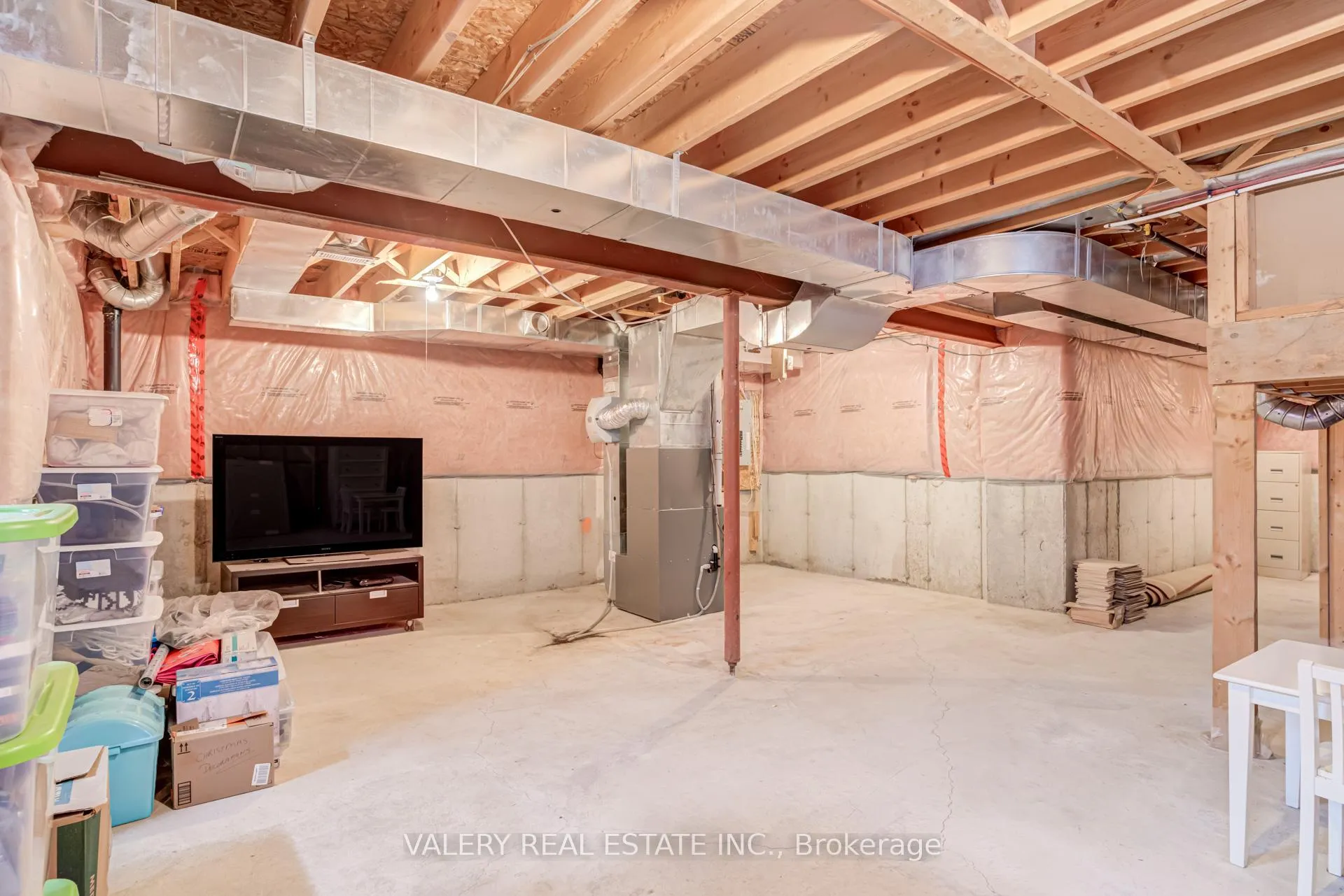 Photo 24 of 63 Bathgate Crescent, Clarington, Courtice — HOMEH