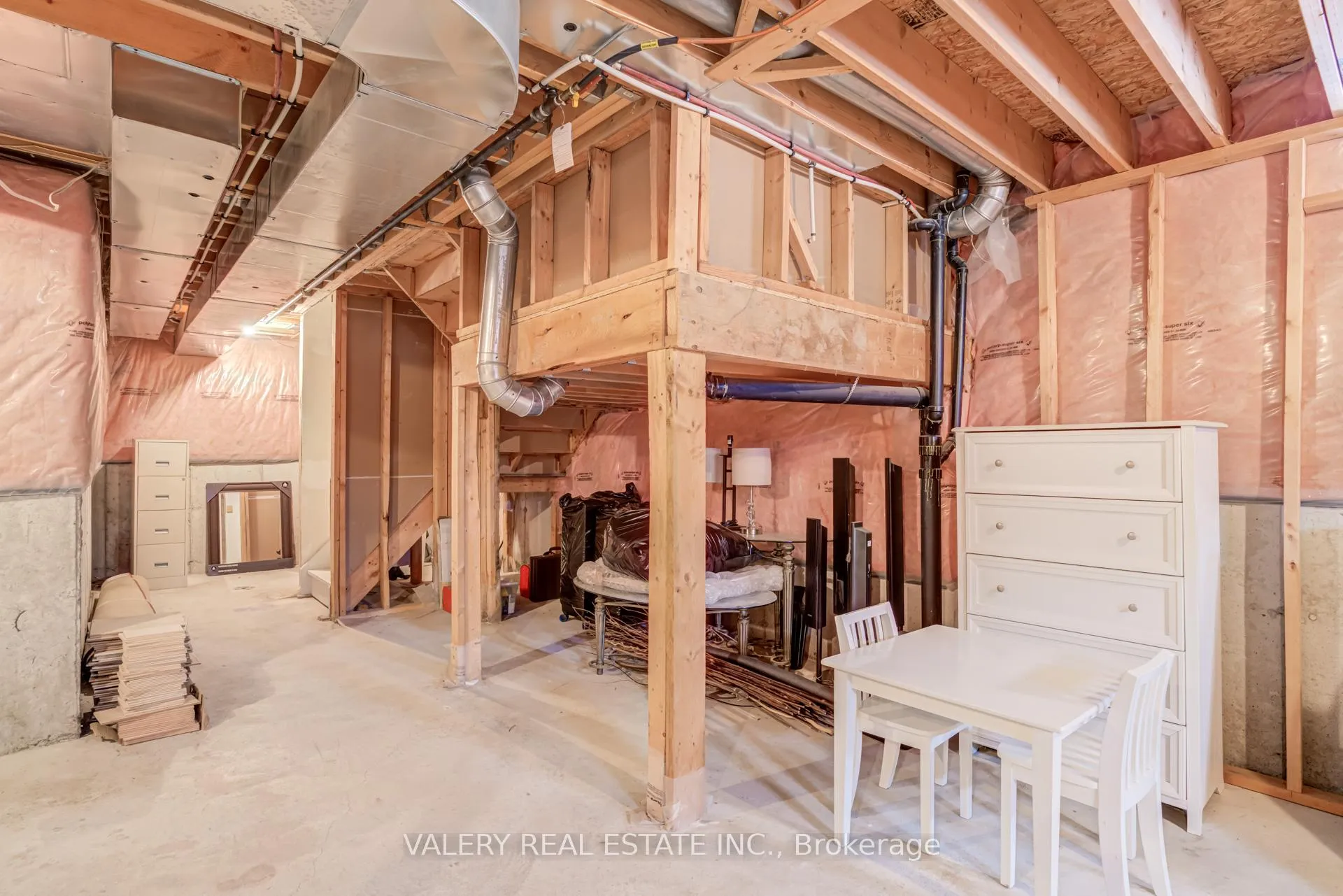 Photo 25 of 63 Bathgate Crescent, Clarington, Courtice — HOMEH
